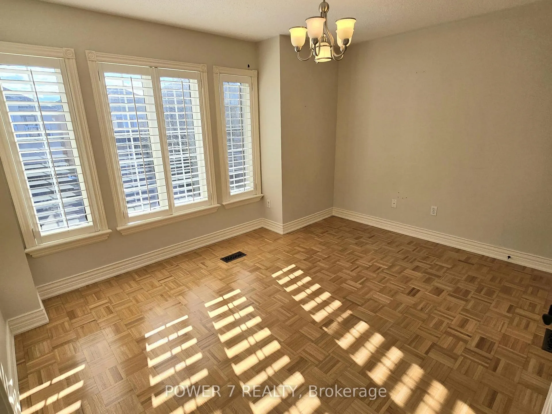 Photo 15 of 19 Wheatfield Drive, Vaughan, Vellore Village — HOMEH