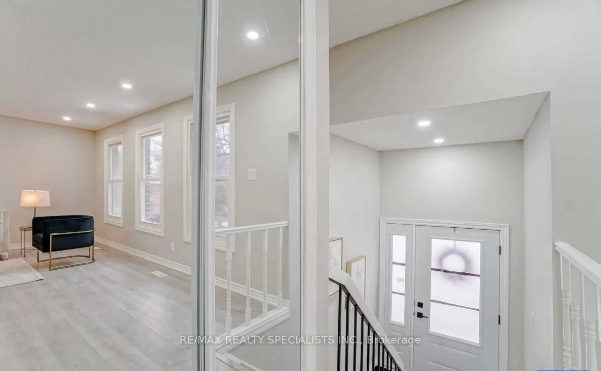 Photo 2 of 52 Maplehurst Square, Brampton, Heart Lake East — HOMEH