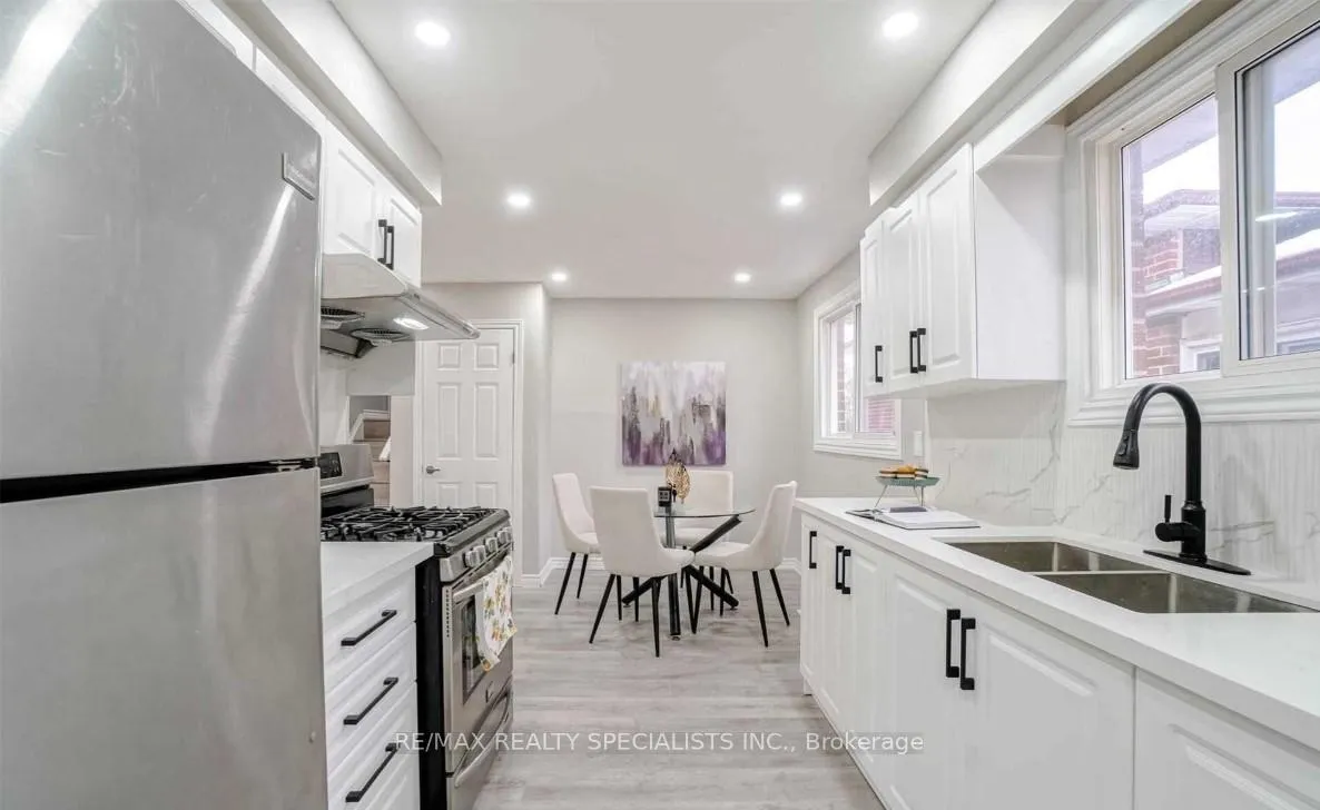 Photo 5 of 52 Maplehurst Square, Brampton, Heart Lake East — HOMEH