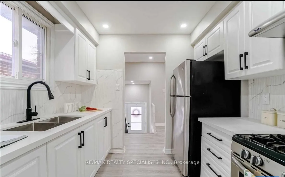 Photo 6 of 52 Maplehurst Square, Brampton, Heart Lake East — HOMEH