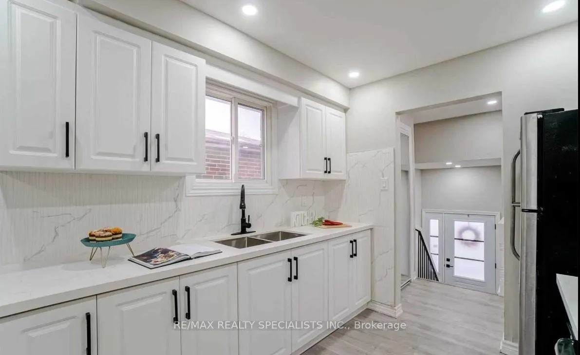 Photo 7 of 52 Maplehurst Square, Brampton, Heart Lake East — HOMEH