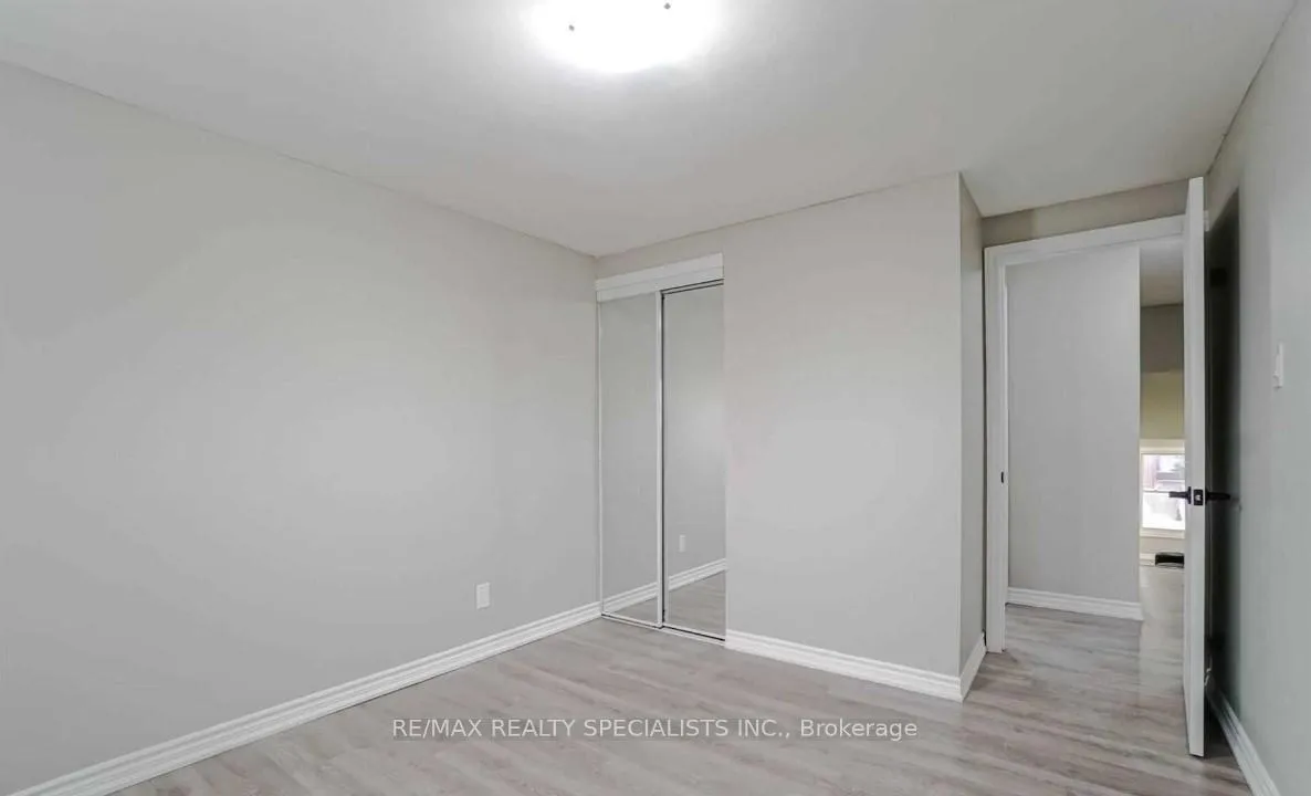 Photo 9 of 52 Maplehurst Square, Brampton, Heart Lake East — HOMEH