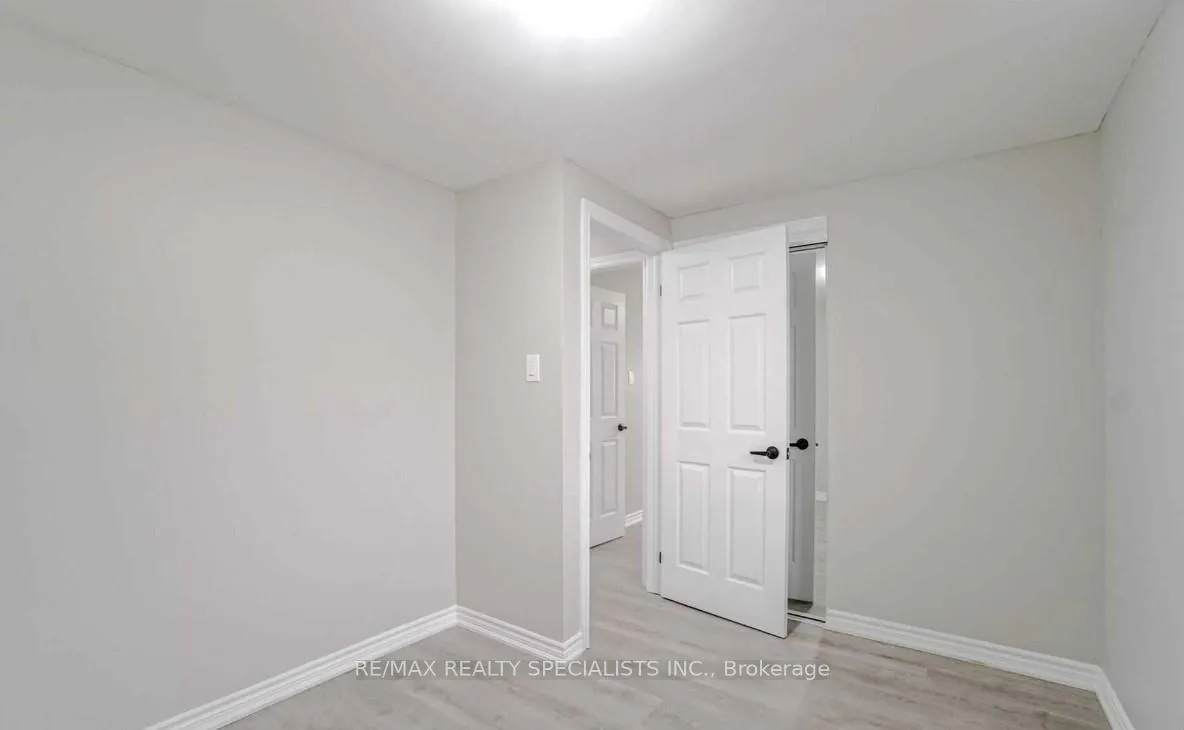 Photo 10 of 52 Maplehurst Square, Brampton, Heart Lake East — HOMEH