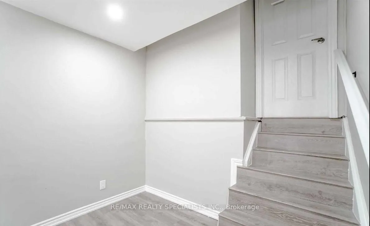 Photo 13 of 52 Maplehurst Square, Brampton, Heart Lake East — HOMEH