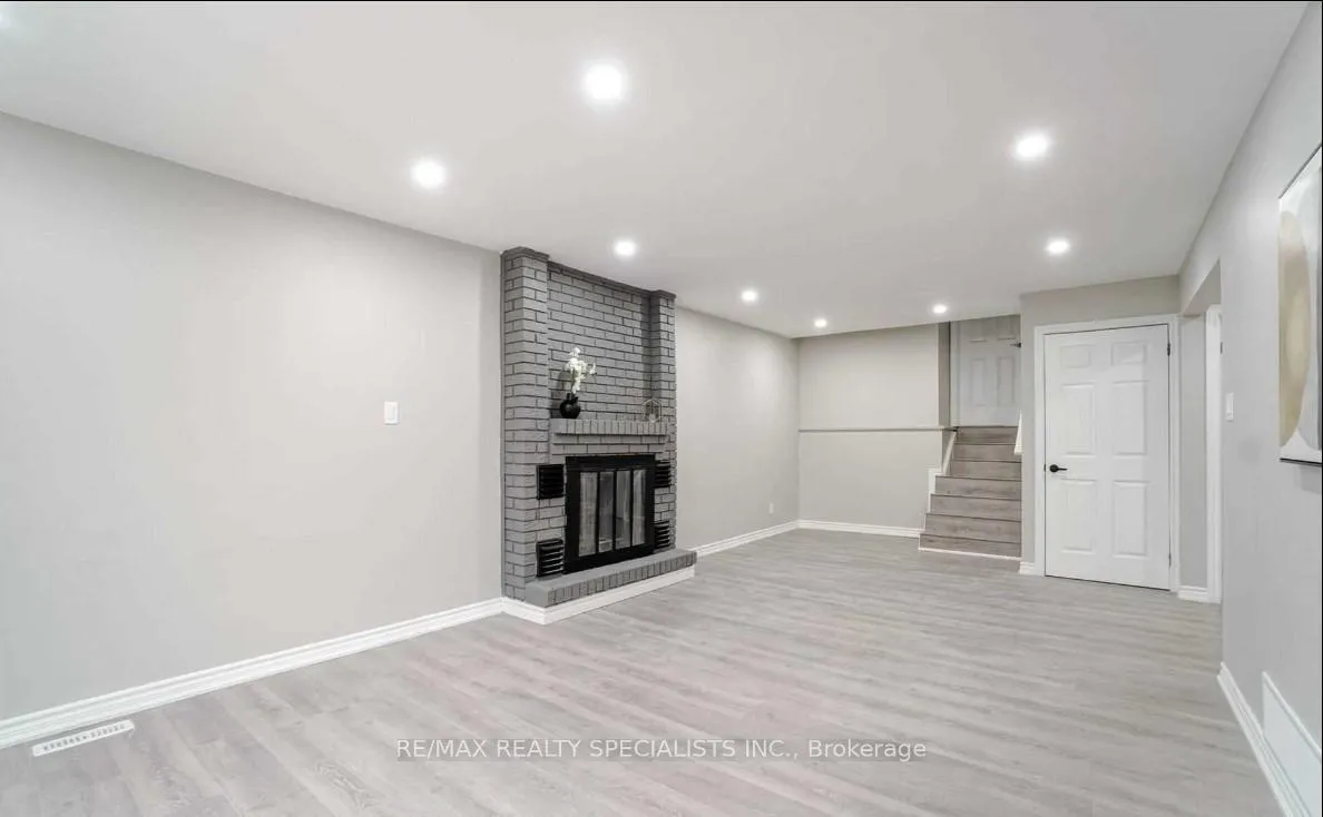 Photo 14 of 52 Maplehurst Square, Brampton, Heart Lake East — HOMEH