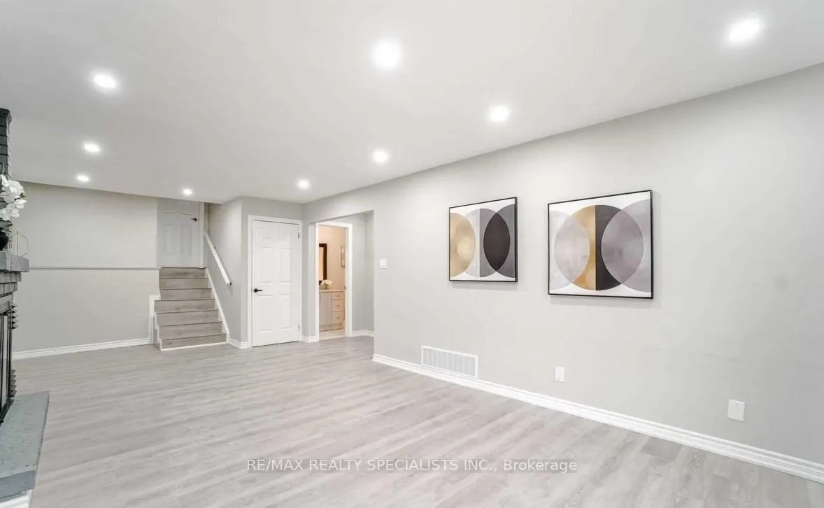 Photo 15 of 52 Maplehurst Square, Brampton, Heart Lake East — HOMEH