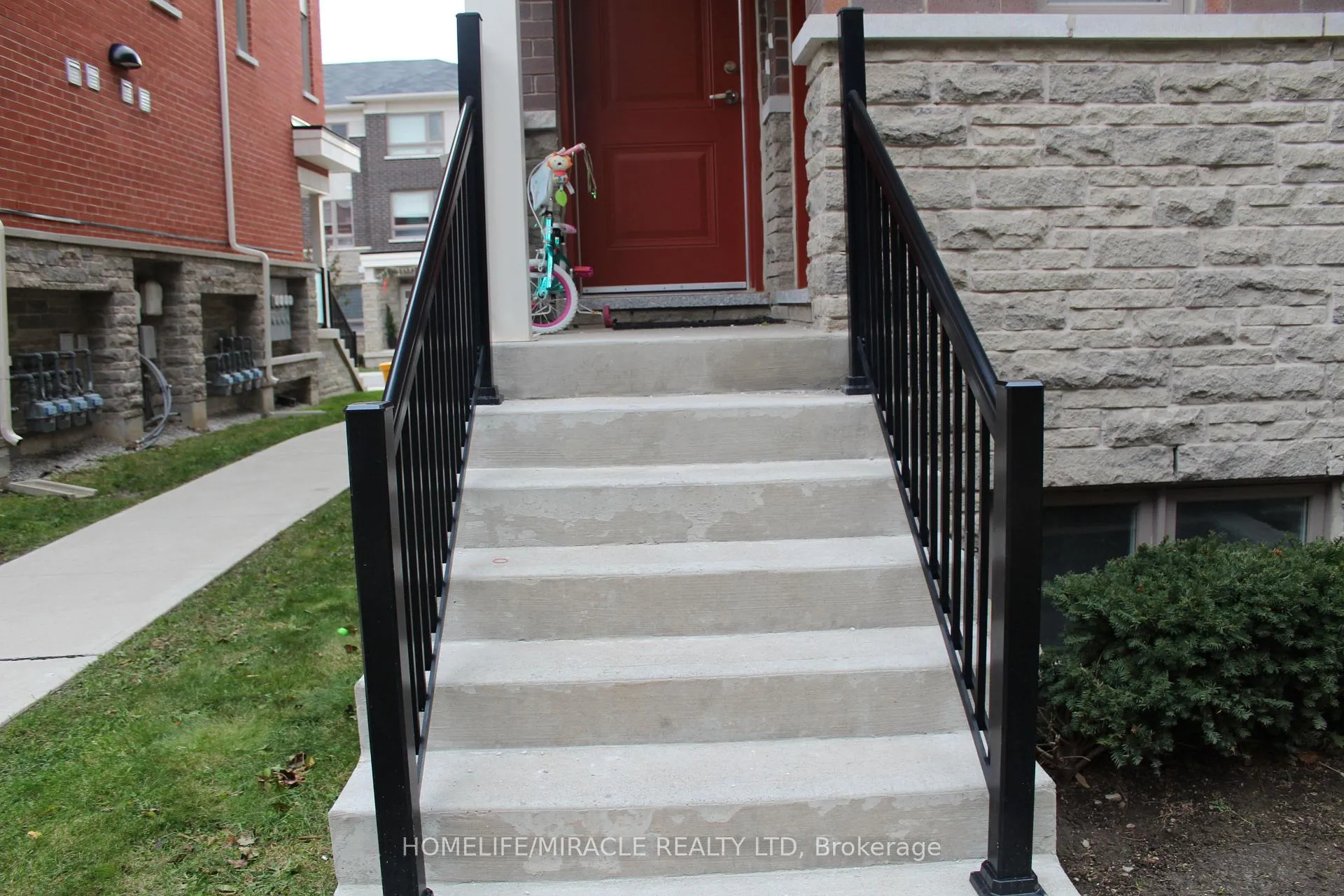 Photo 4 of Unit 5, 240 Lagerfeld Drive, Brampton, Northwest Brampton — HOMEH
