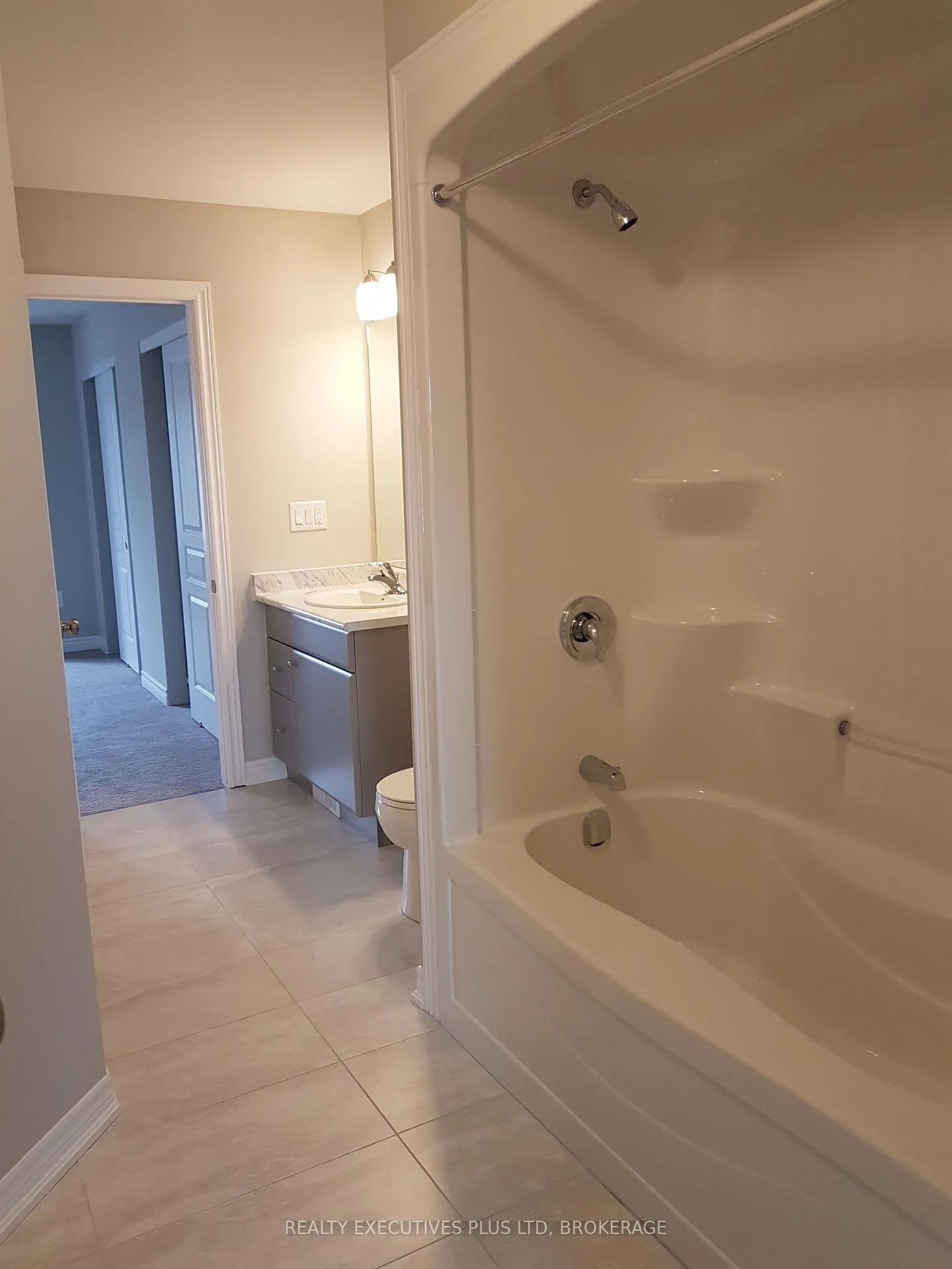 Photo 8 of Unit 3, 7768 Ascot Circle, Niagara Falls, Ascot — HOMEH