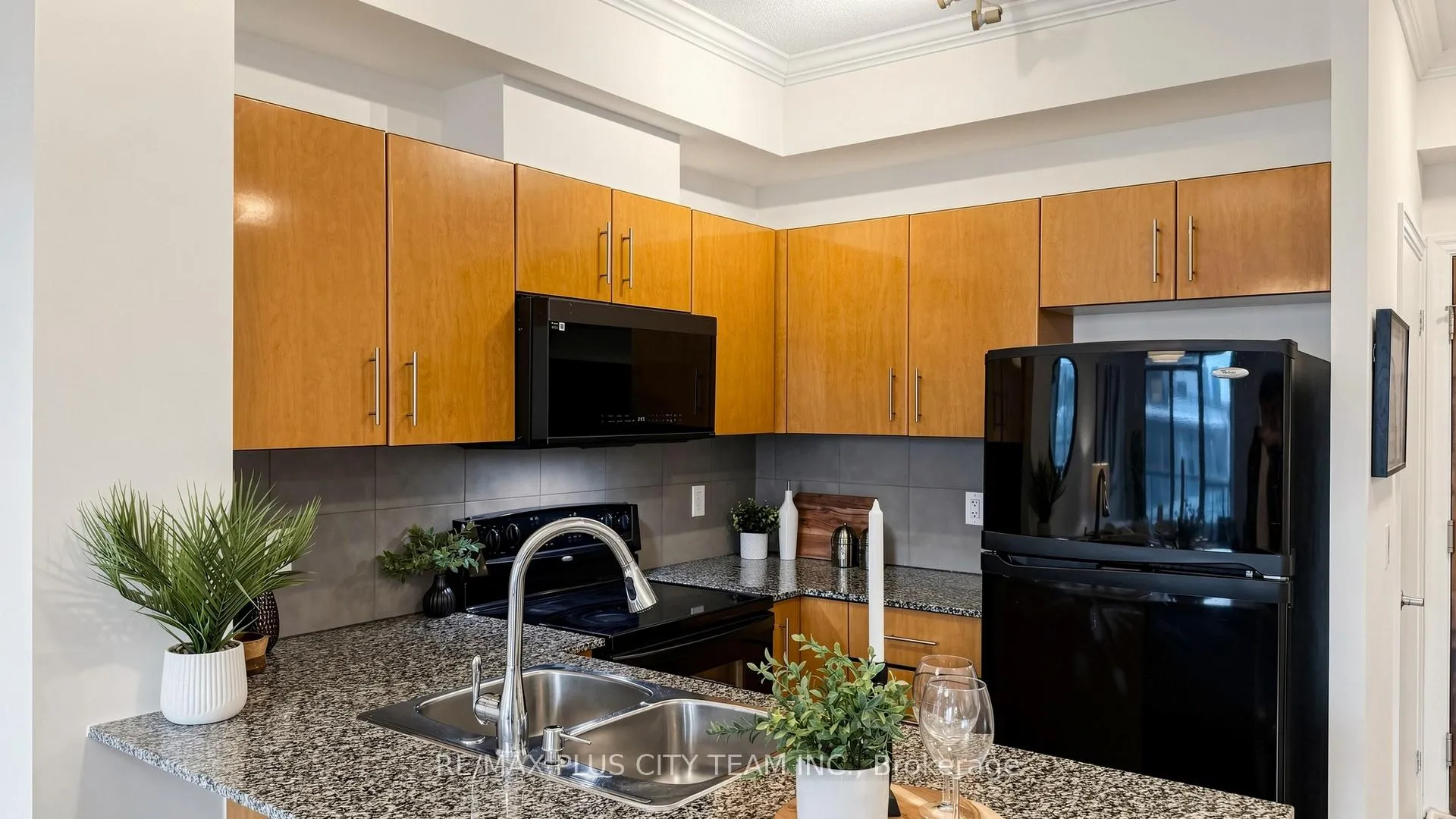 Photo 7 of Unit 303, 16 Yonge Street, Toronto, Waterfront Communities — HOMEH
