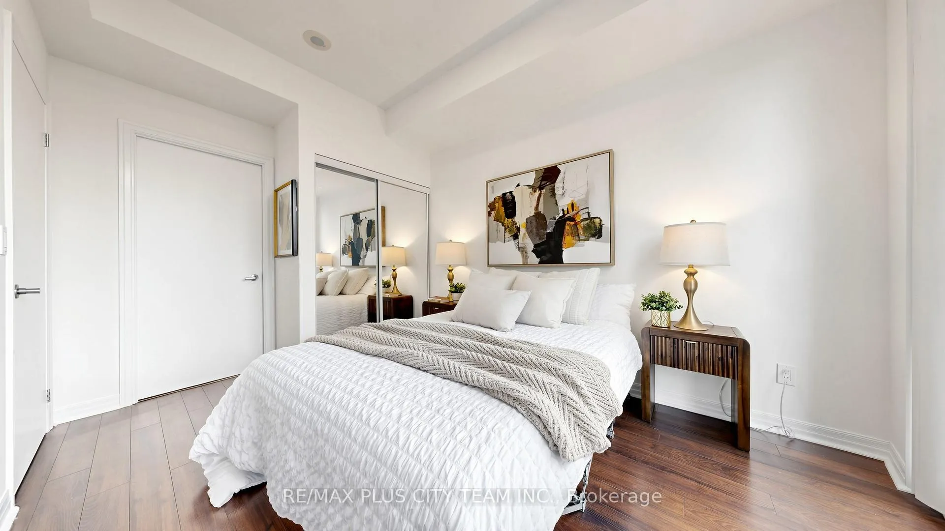 Photo 11 of Unit 303, 16 Yonge Street, Toronto, Waterfront Communities — HOMEH