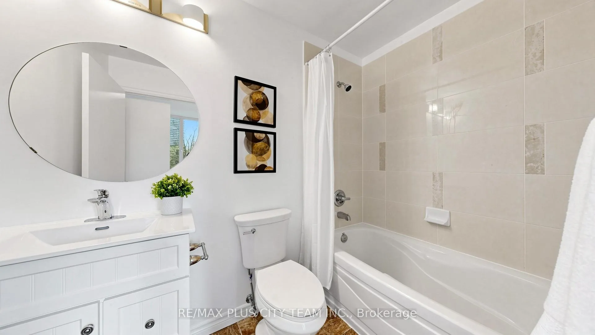 Photo 12 of Unit 303, 16 Yonge Street, Toronto, Waterfront Communities — HOMEH
