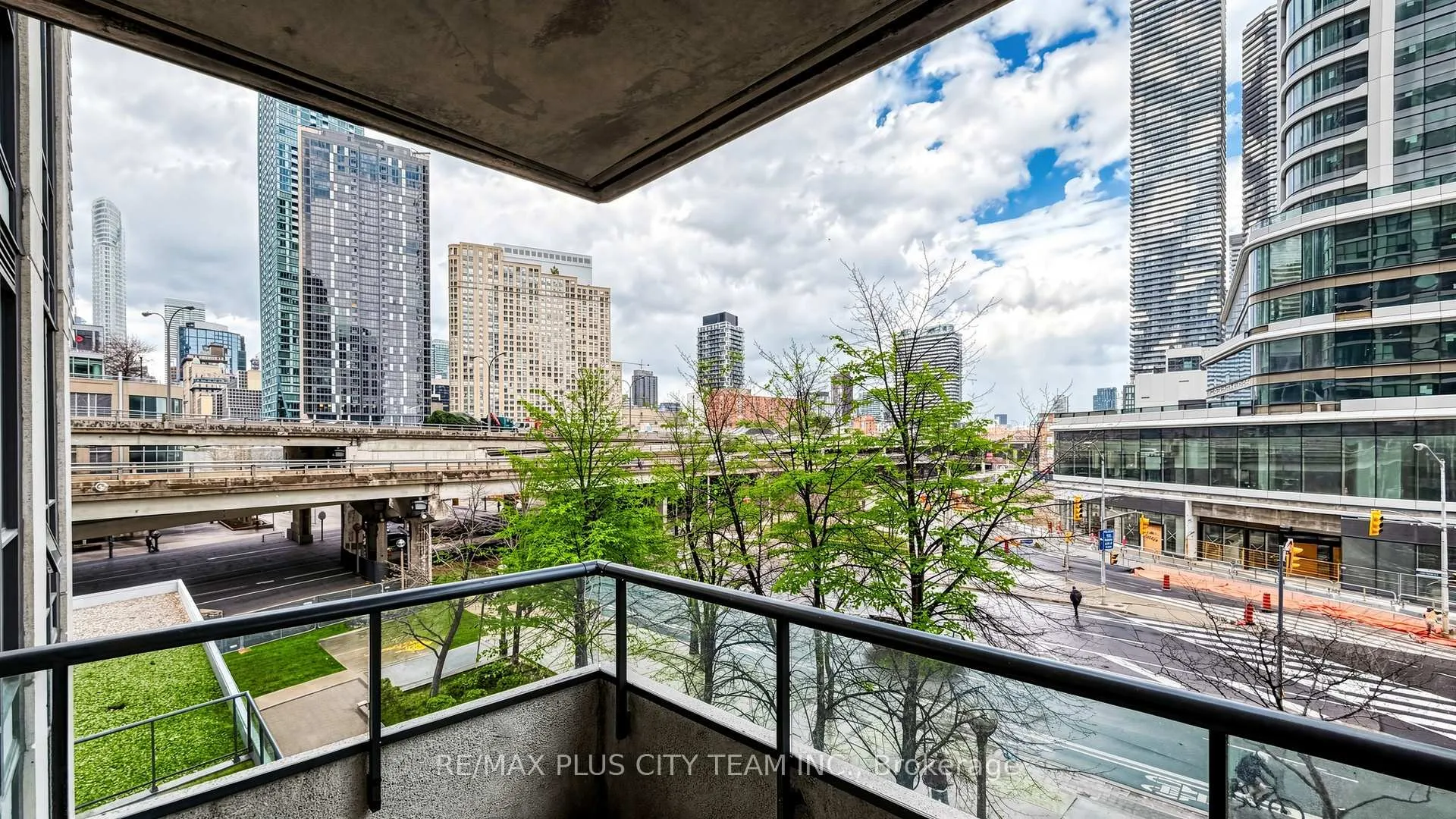 Photo 17 of Unit 303, 16 Yonge Street, Toronto, Waterfront Communities — HOMEH