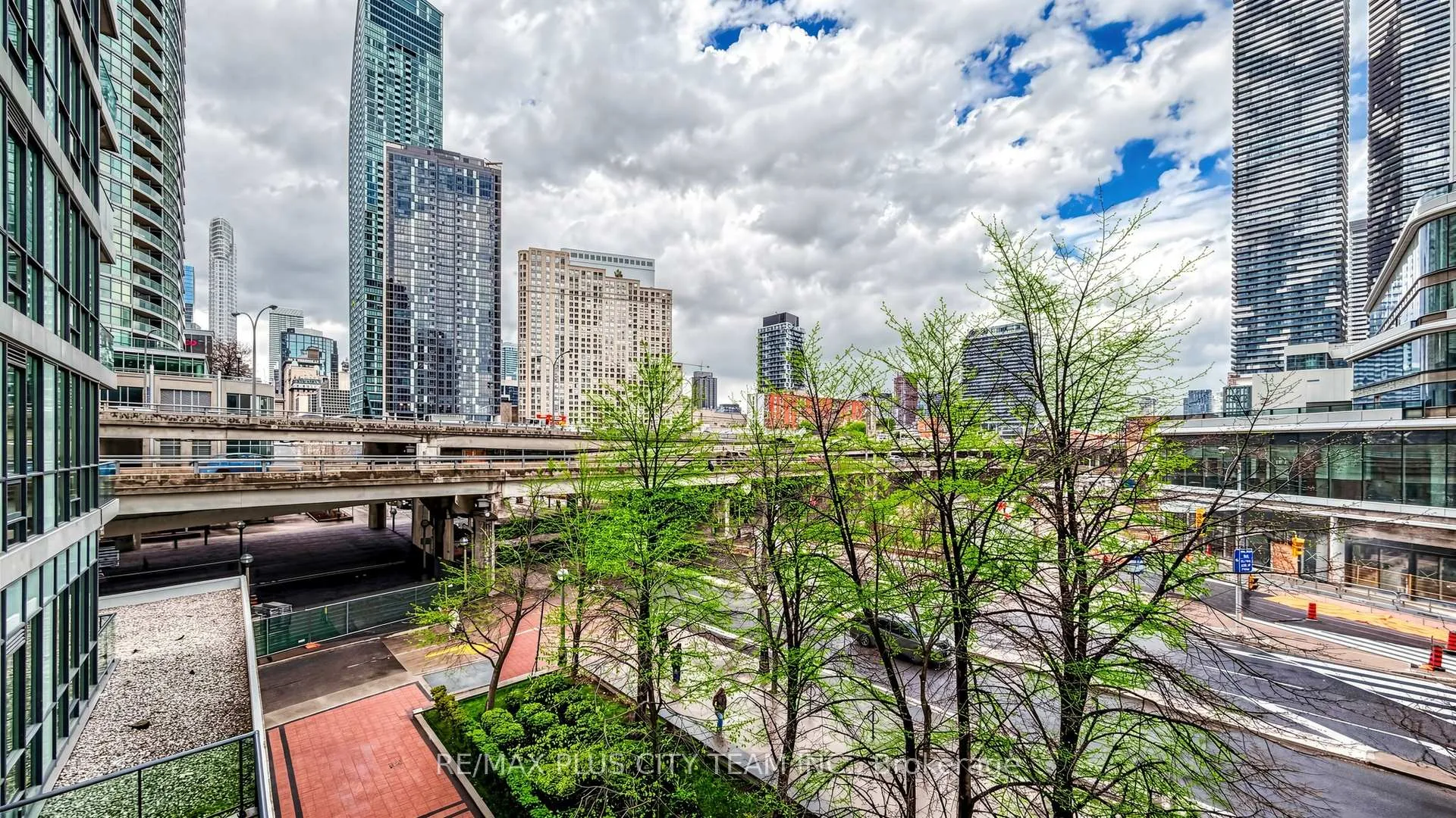 Photo 19 of Unit 303, 16 Yonge Street, Toronto, Waterfront Communities — HOMEH
