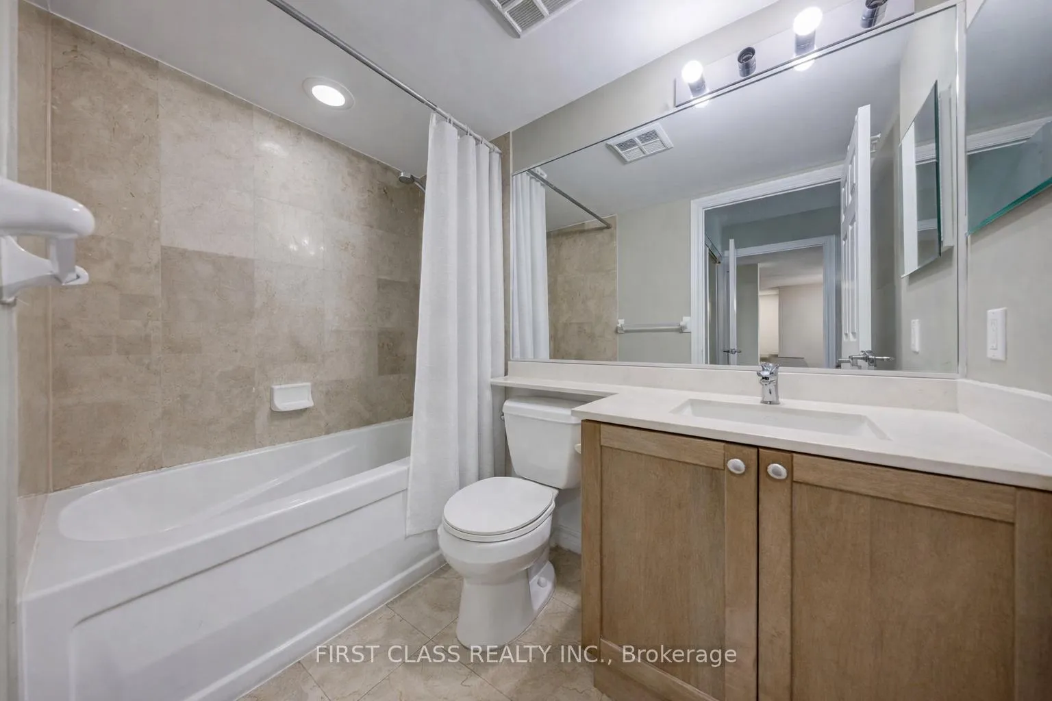Photo 8 of Unit 2813, 761 Bay Street, Toronto, Bay Street Corridor — HOMEH