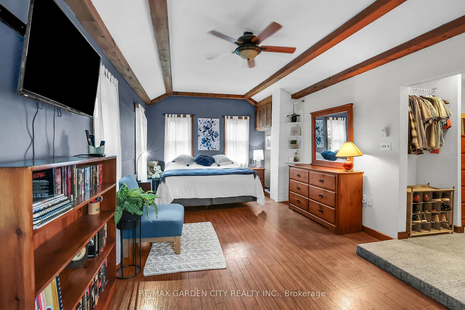 Photo 15 of 10 Maple Avenue, Grimsby, Grimsby East — HOMEH