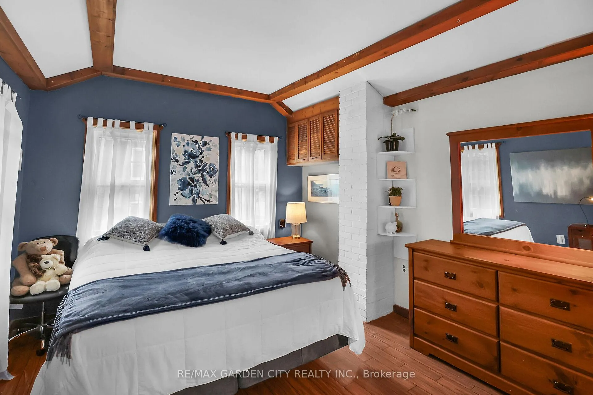 Photo 16 of 10 Maple Avenue, Grimsby, Grimsby East — HOMEH
