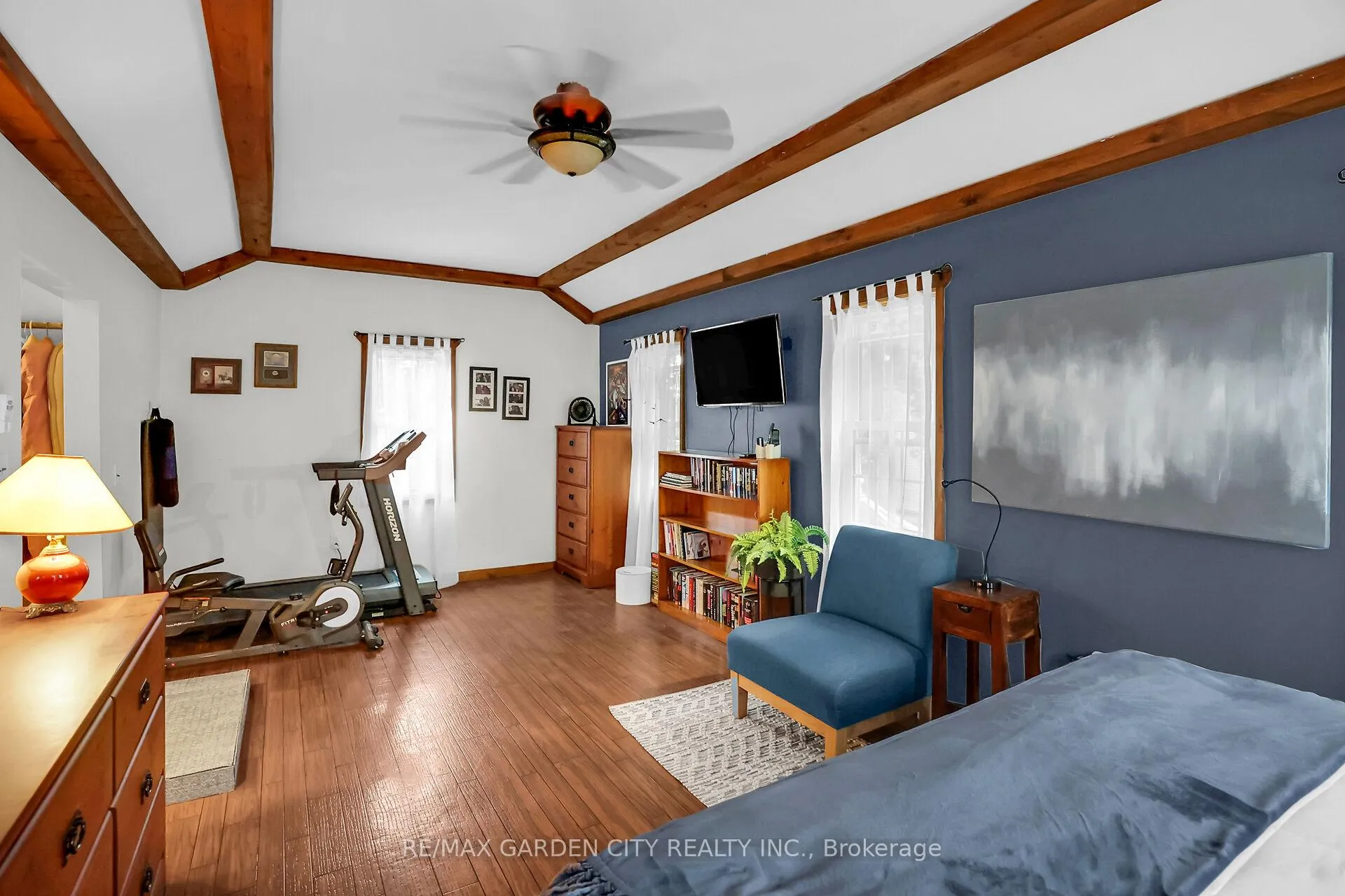 Photo 17 of 10 Maple Avenue, Grimsby, Grimsby East — HOMEH