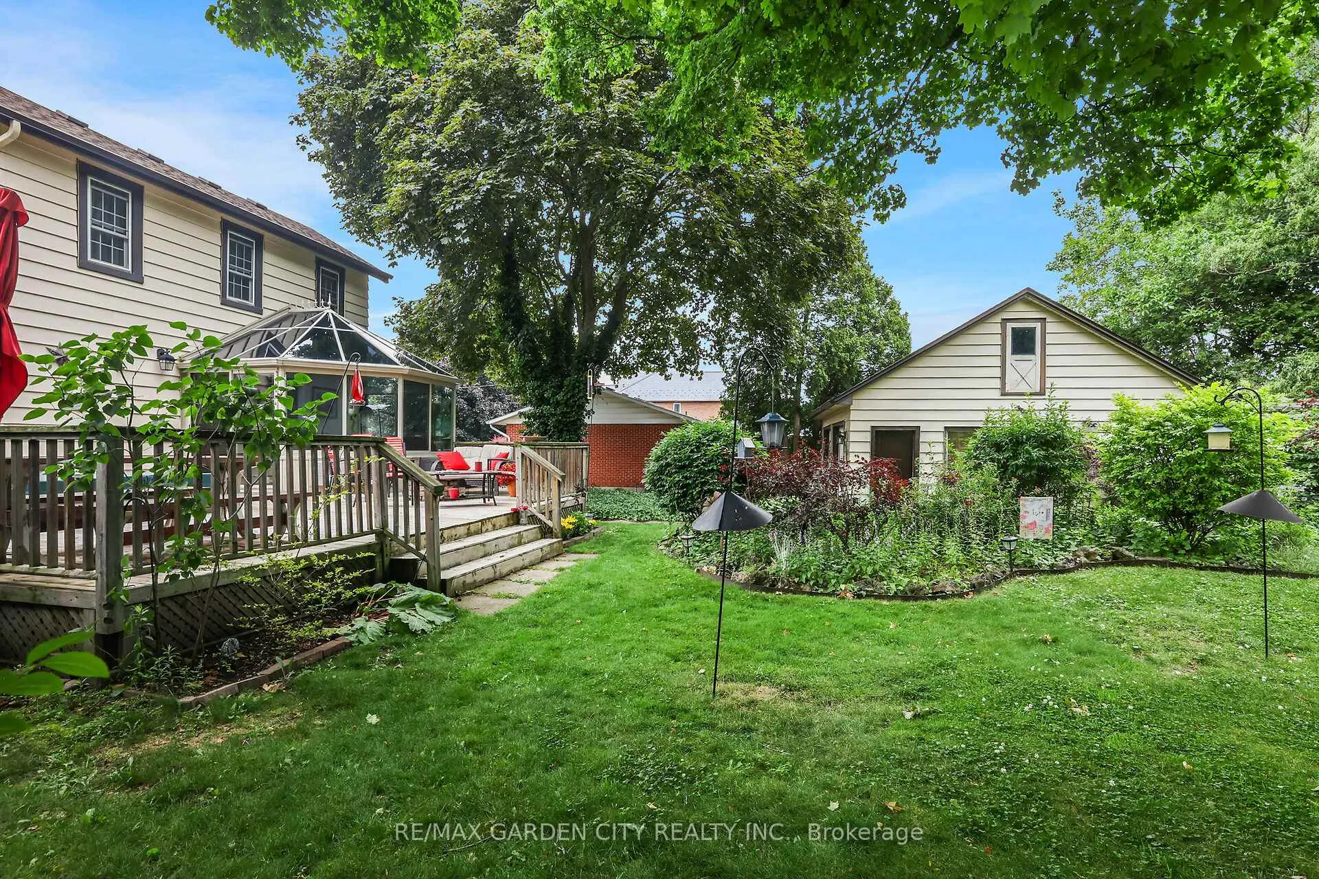 Photo 26 of 10 Maple Avenue, Grimsby, Grimsby East — HOMEH