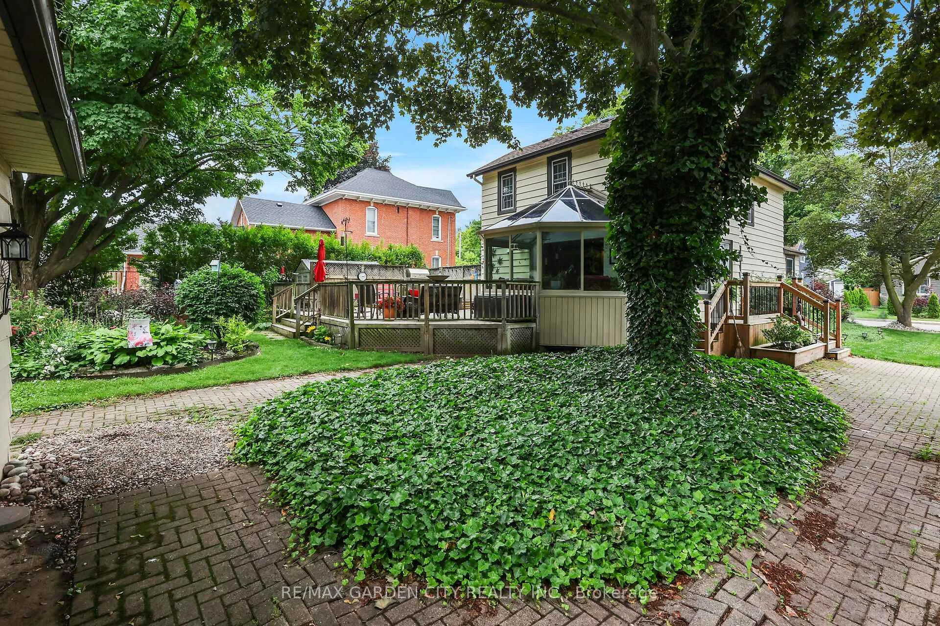 Photo 27 of 10 Maple Avenue, Grimsby, Grimsby East — HOMEH