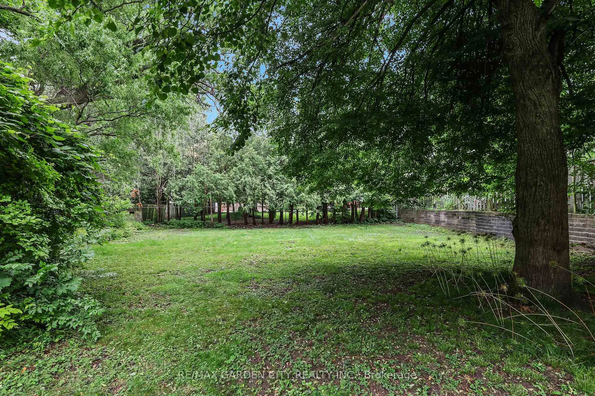 Photo 29 of 10 Maple Avenue, Grimsby, Grimsby East — HOMEH