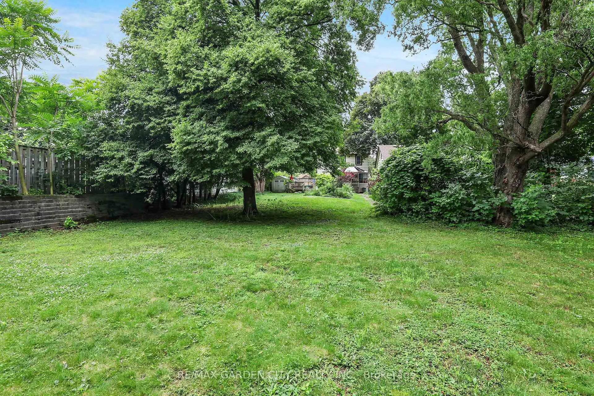 Photo 30 of 10 Maple Avenue, Grimsby, Grimsby East — HOMEH