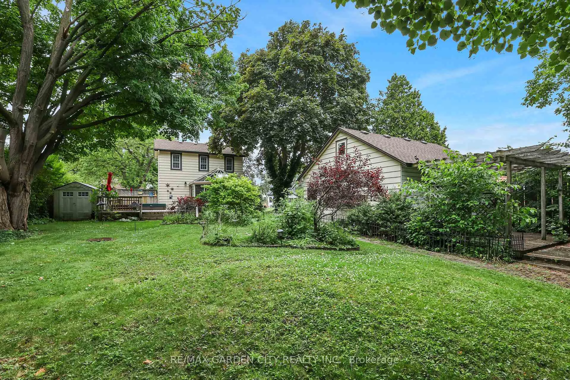Photo 32 of 10 Maple Avenue, Grimsby, Grimsby East — HOMEH