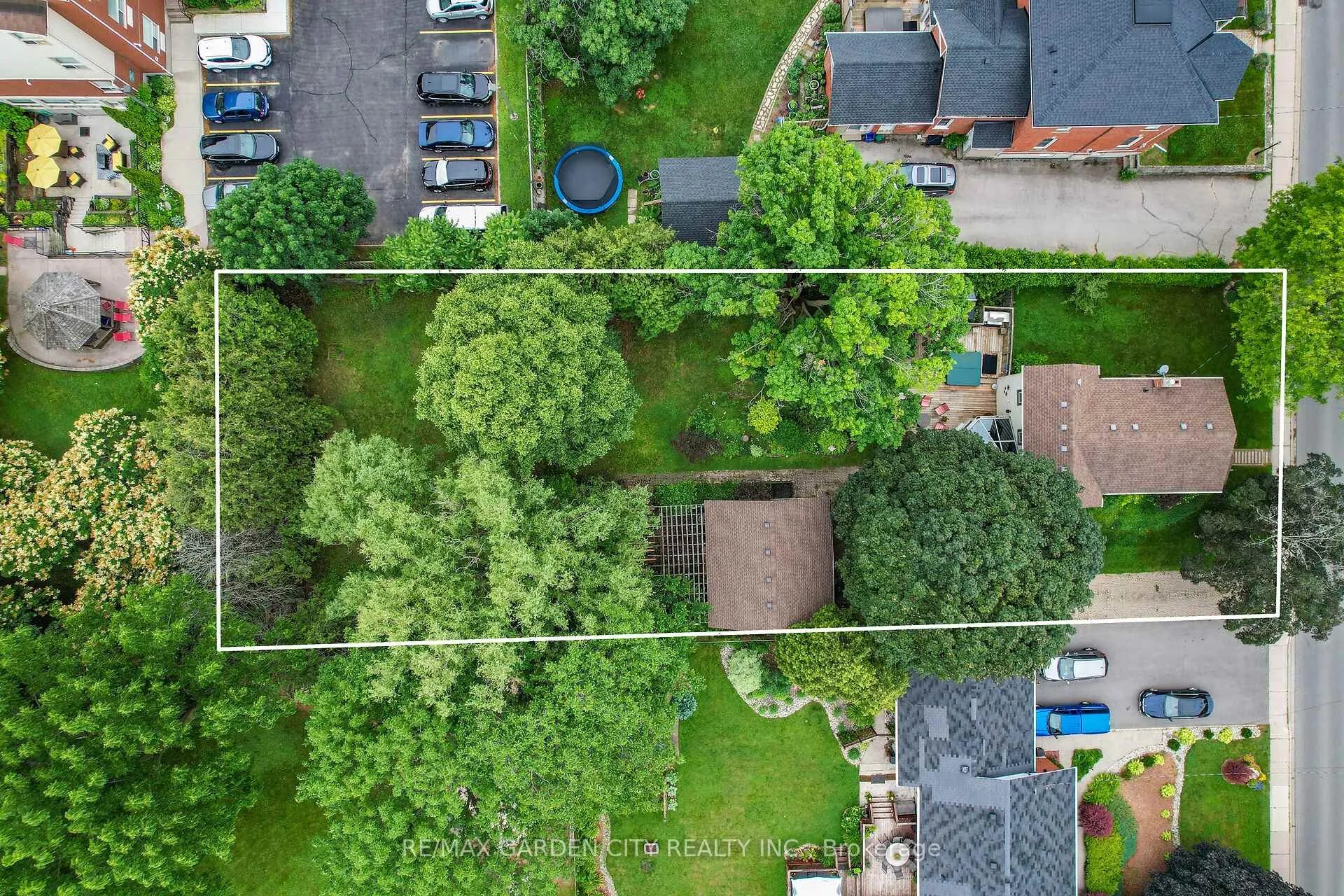 Photo 33 of 10 Maple Avenue, Grimsby, Grimsby East — HOMEH