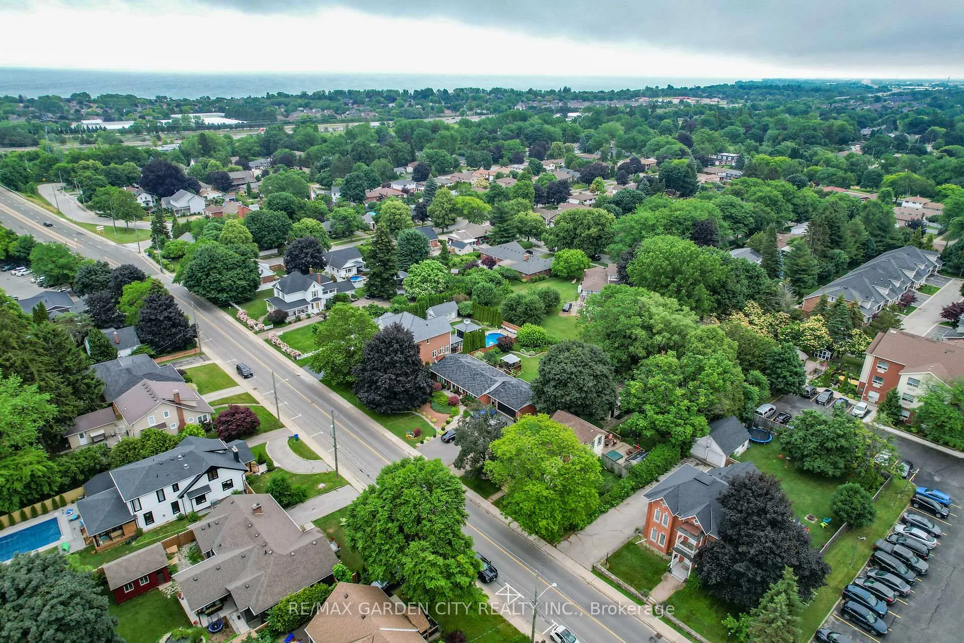 Photo 34 of 10 Maple Avenue, Grimsby, Grimsby East — HOMEH