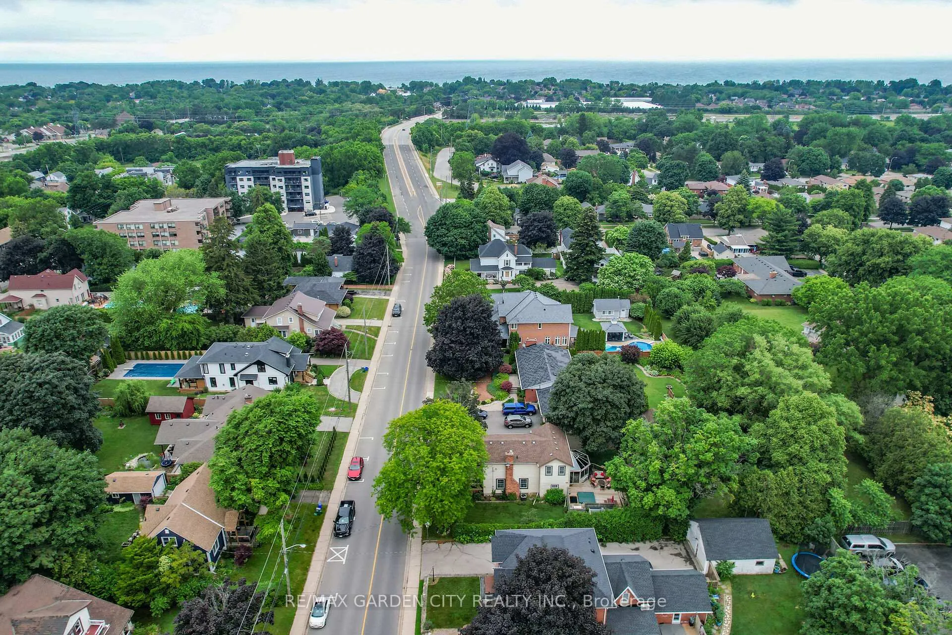 Photo 35 of 10 Maple Avenue, Grimsby, Grimsby East — HOMEH