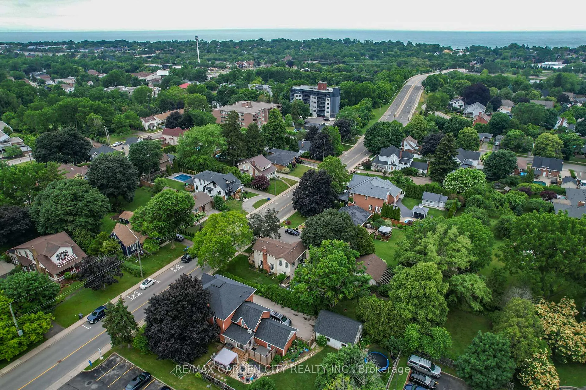 Photo 36 of 10 Maple Avenue, Grimsby, Grimsby East — HOMEH