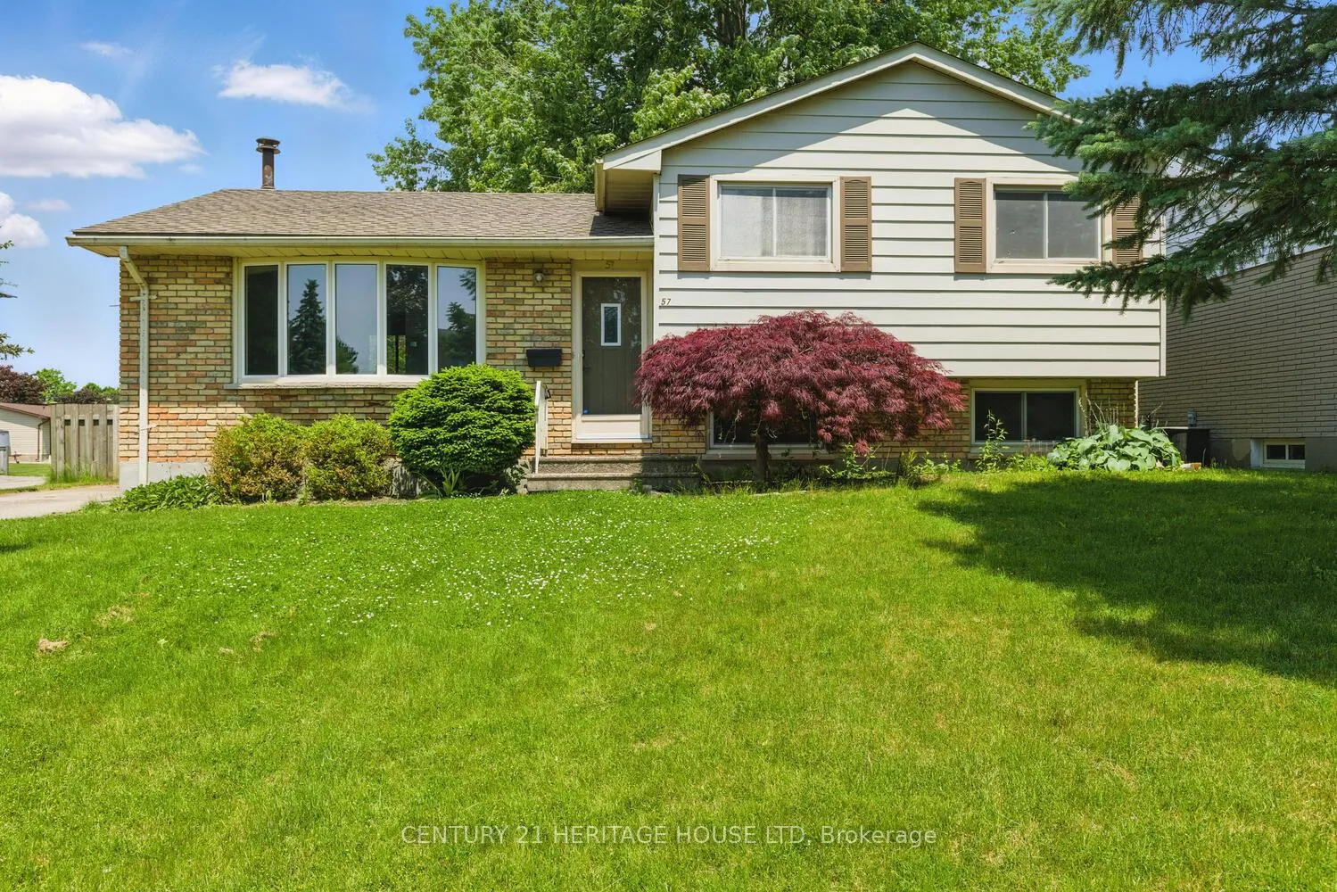 Photo 2 of 57 Vanbuskirk Drive, St. Thomas — HOMEH