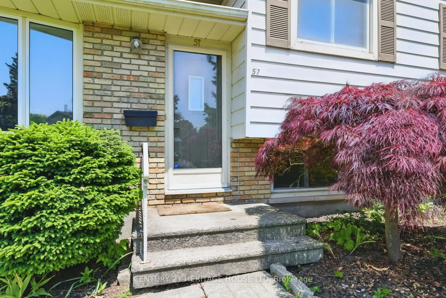 Photo 3 of 57 Vanbuskirk Drive, St. Thomas — HOMEH