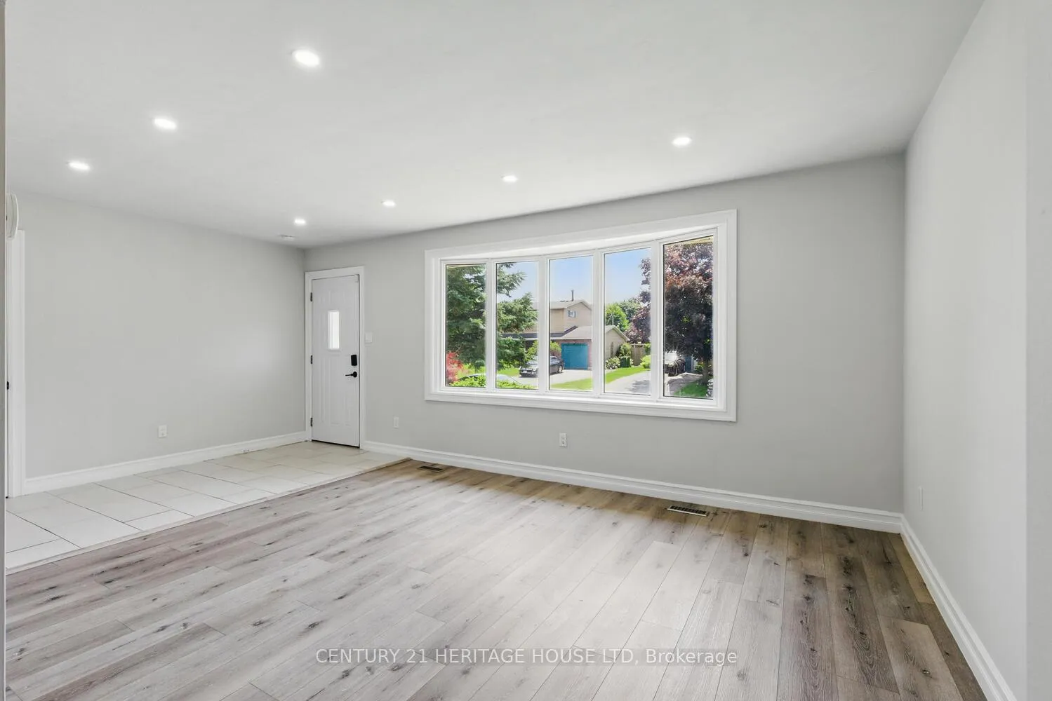 Photo 6 of 57 Vanbuskirk Drive, St. Thomas — HOMEH