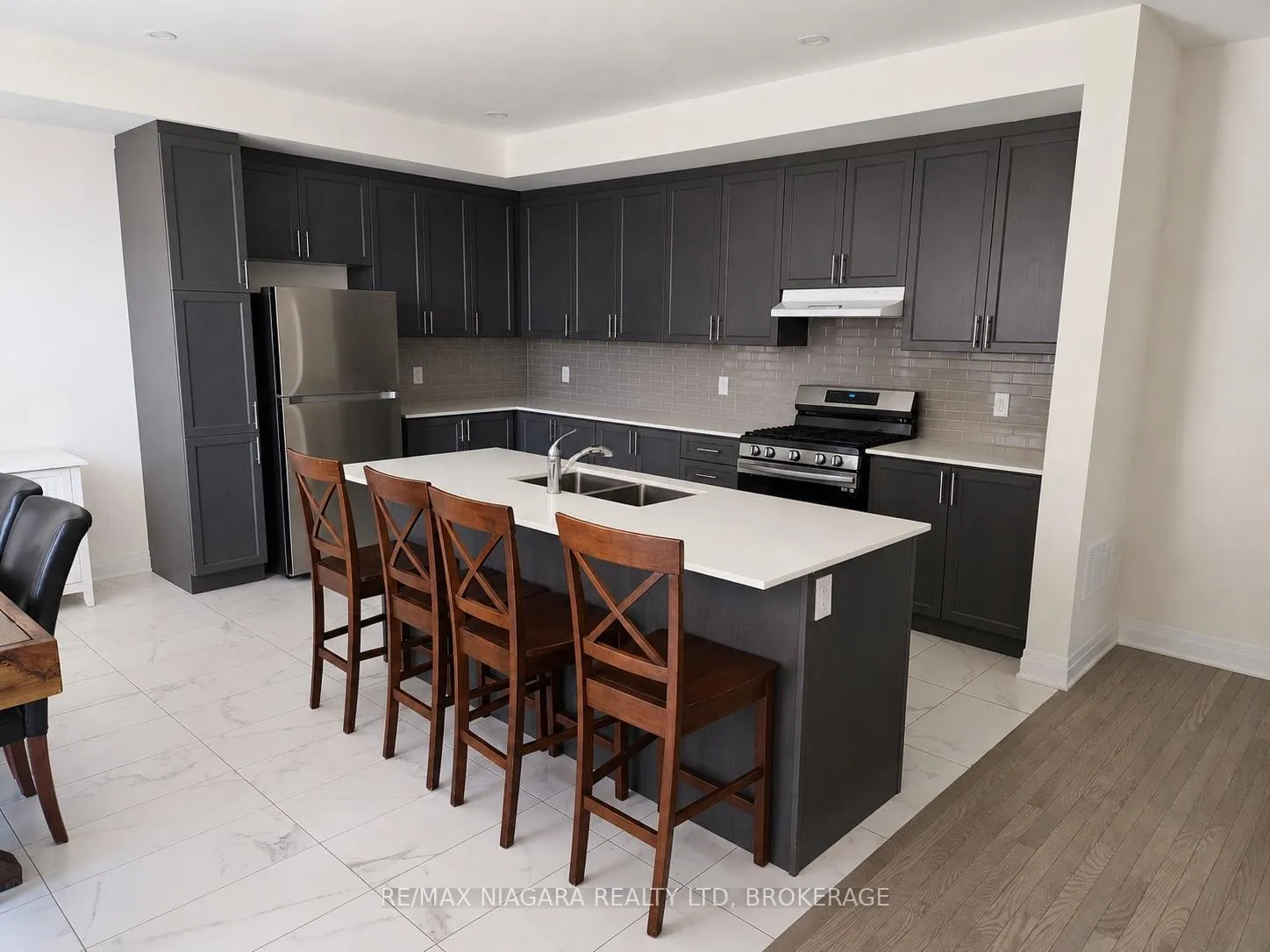 Photo 5 of 29 Oriole Crescent, Port Colborne, Main Street — HOMEH