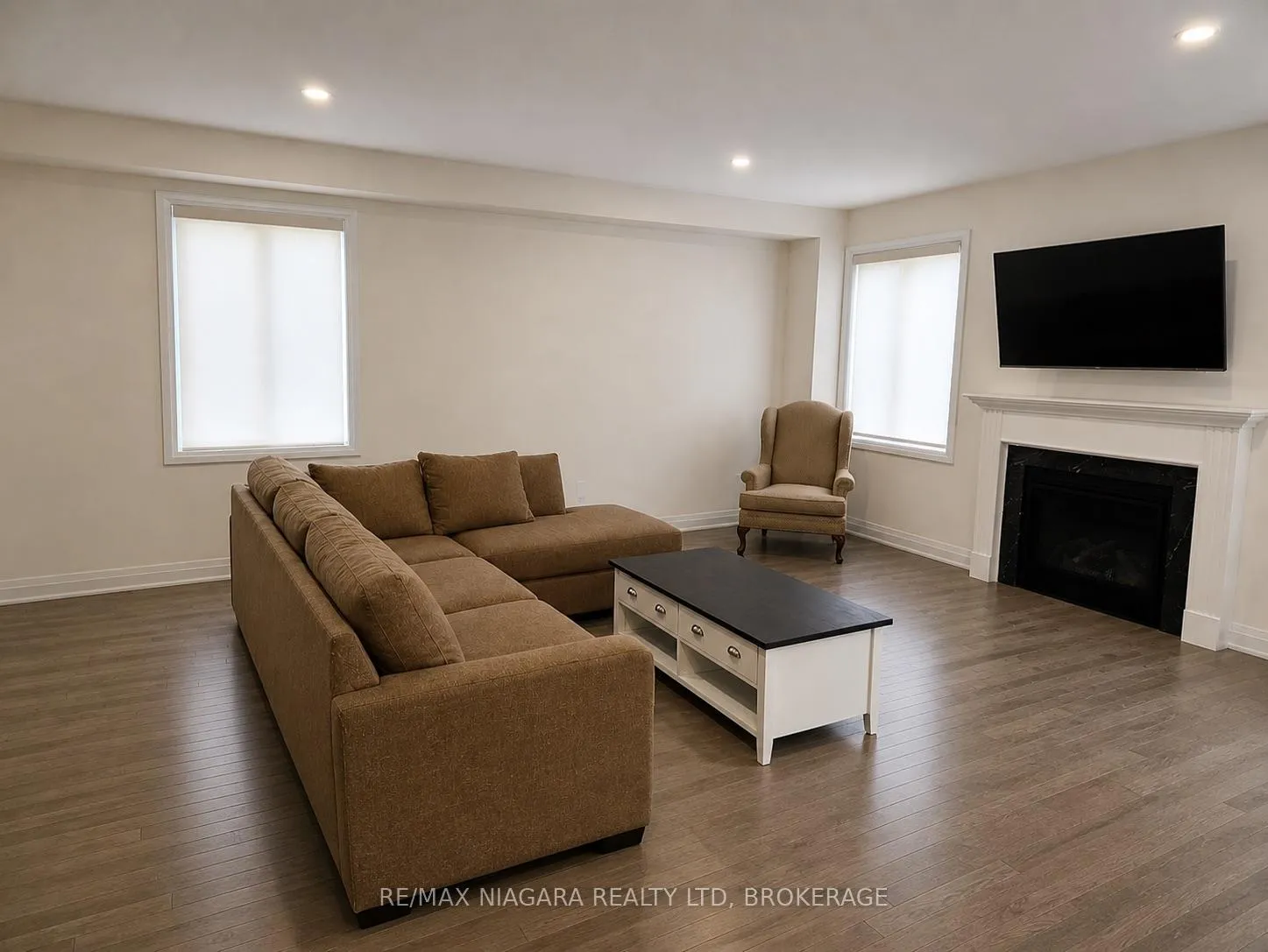 Photo 6 of 29 Oriole Crescent, Port Colborne, Main Street — HOMEH