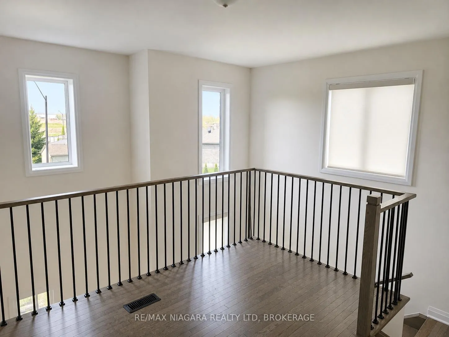 Photo 10 of 29 Oriole Crescent, Port Colborne, Main Street — HOMEH