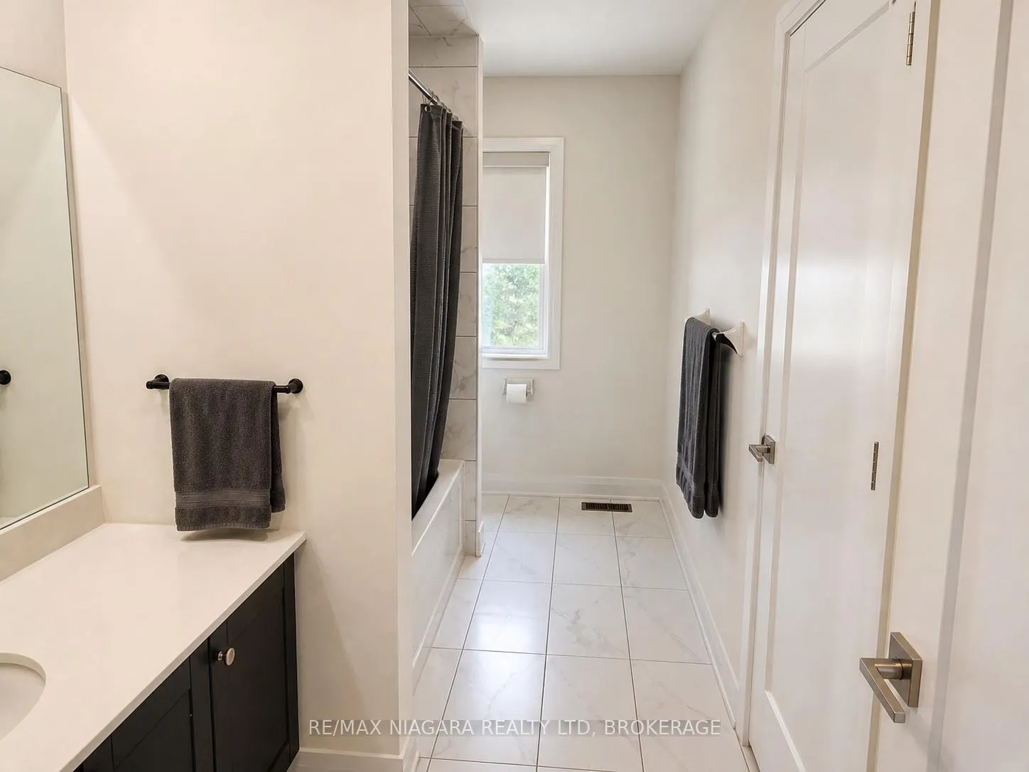 Photo 13 of 29 Oriole Crescent, Port Colborne, Main Street — HOMEH