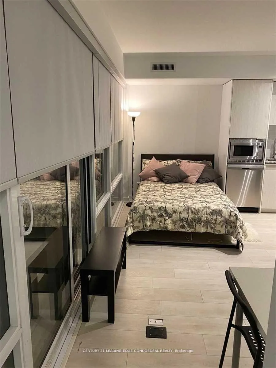 Front of Unit 1104, 18 Maitland Terrace