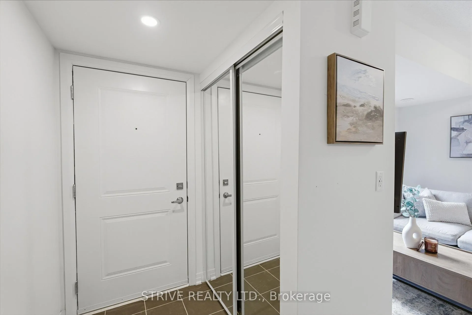 Photo 5 of Unit 12A, 12 A Lookout Drive, Clarington, Bowmanville — HOMEH