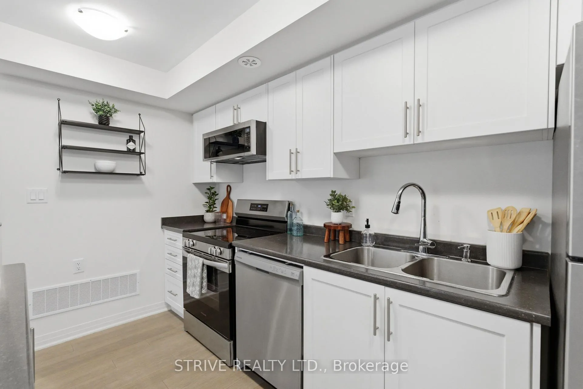 Photo 16 of Unit 12A, 12 A Lookout Drive, Clarington, Bowmanville — HOMEH