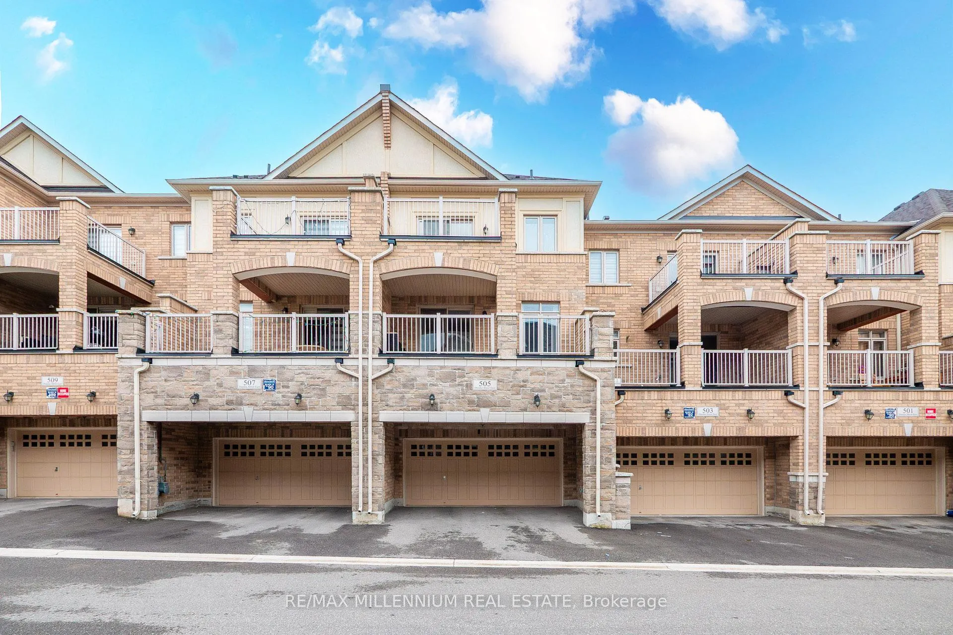 Photo 2 of 505 Dundas Street E, Oakville, Joshua Meadows — HOMEH