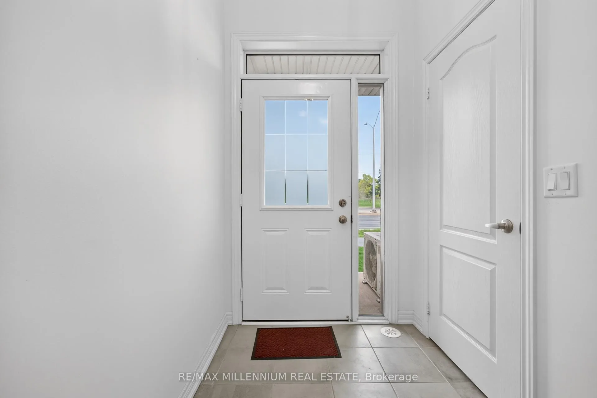 Photo 5 of 505 Dundas Street E, Oakville, Joshua Meadows — HOMEH