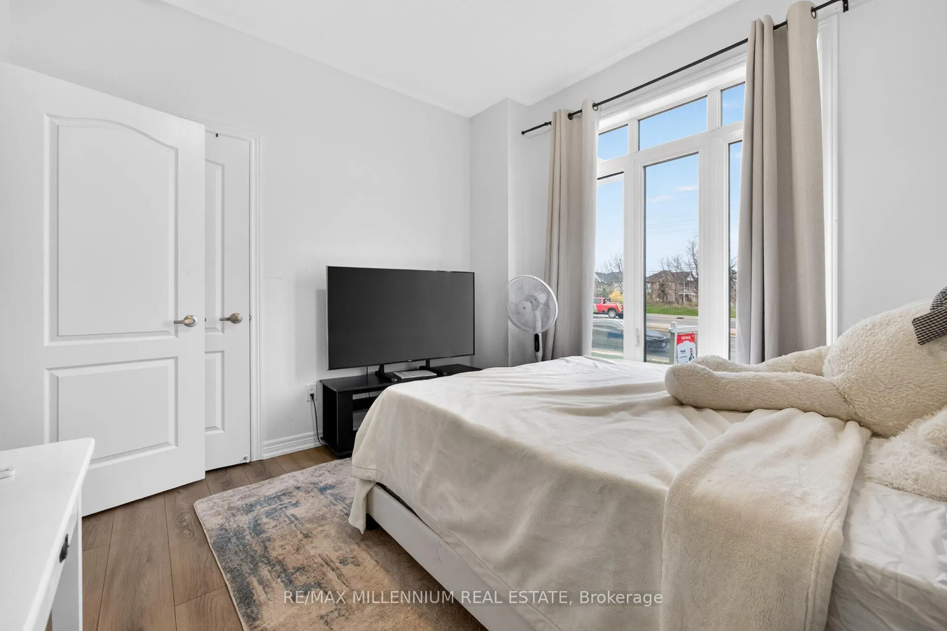Photo 8 of 505 Dundas Street E, Oakville, Joshua Meadows — HOMEH