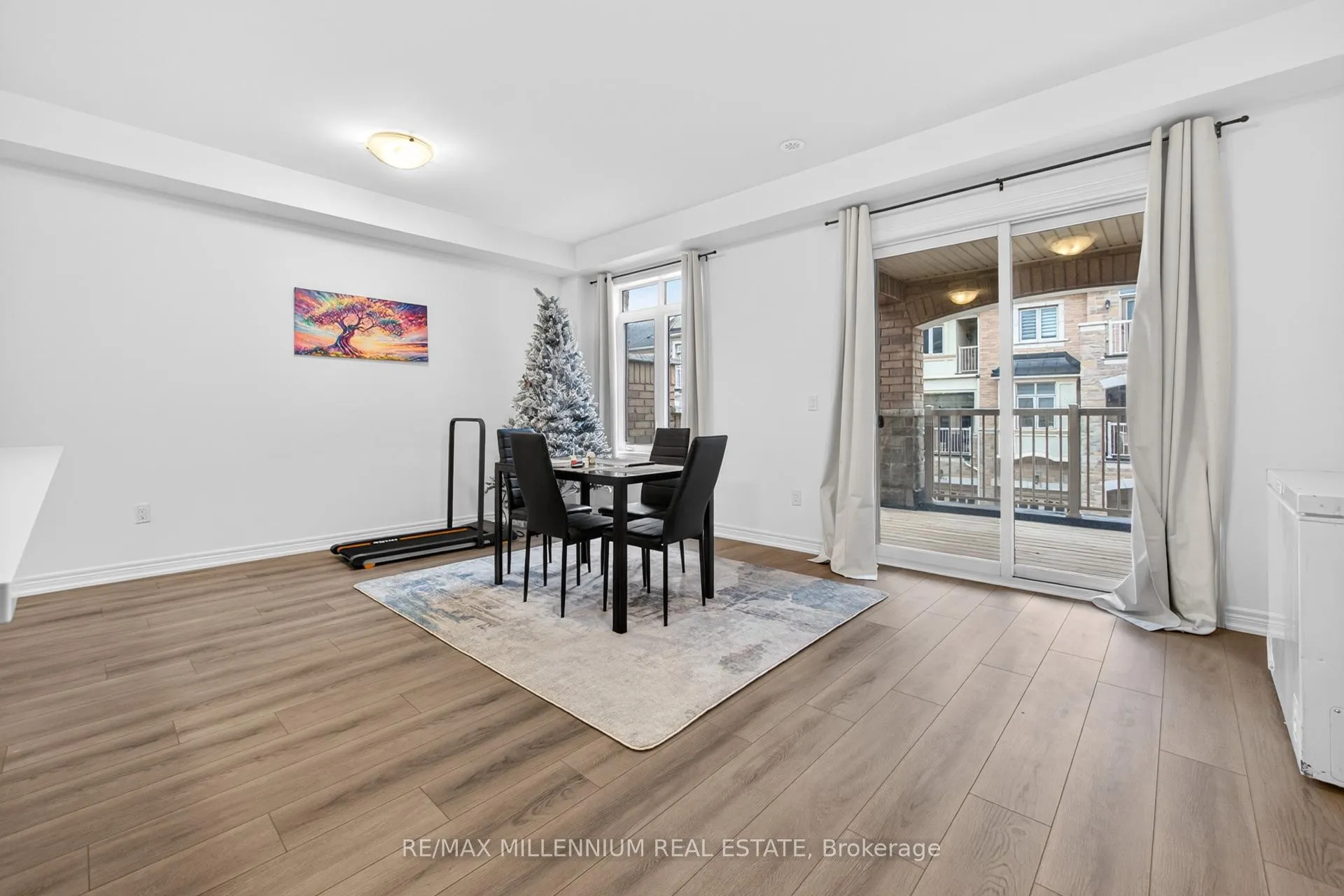 Photo 18 of 505 Dundas Street E, Oakville, Joshua Meadows — HOMEH