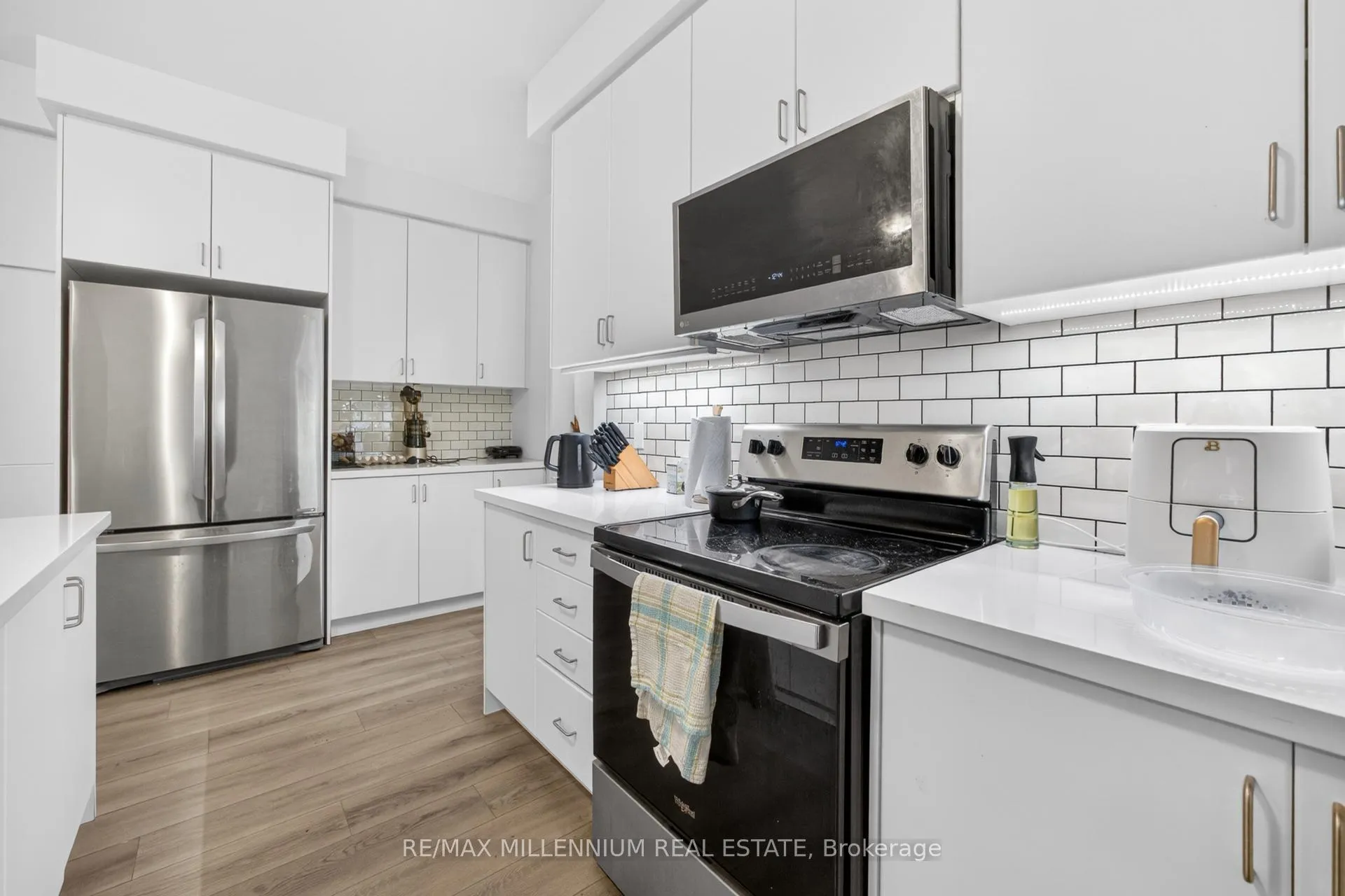 Photo 25 of 505 Dundas Street E, Oakville, Joshua Meadows — HOMEH