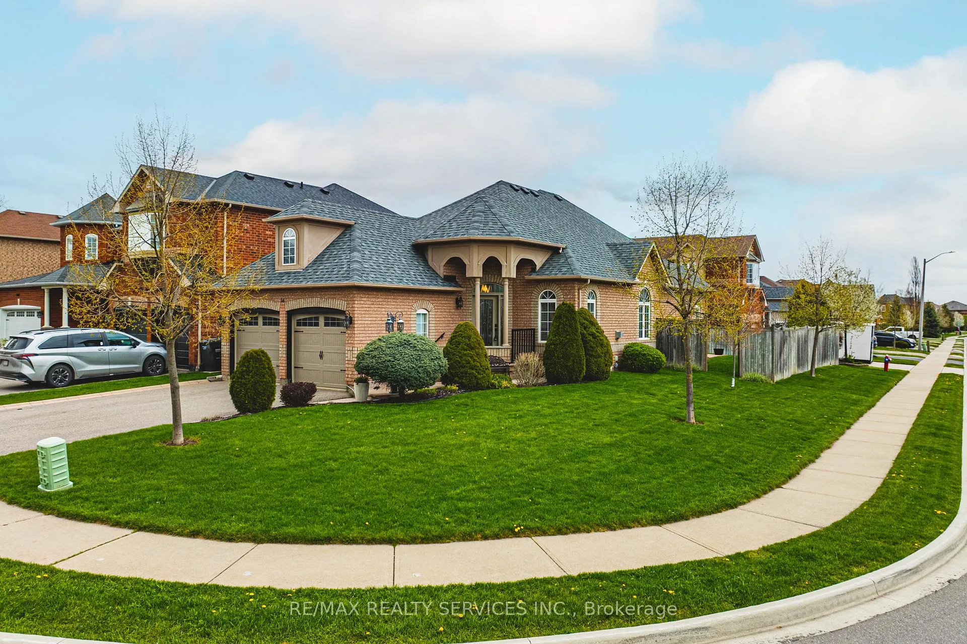Photo 2 of 16 Sunridge Street, Brampton, Northwest Sandalwood Parkway — HOMEH