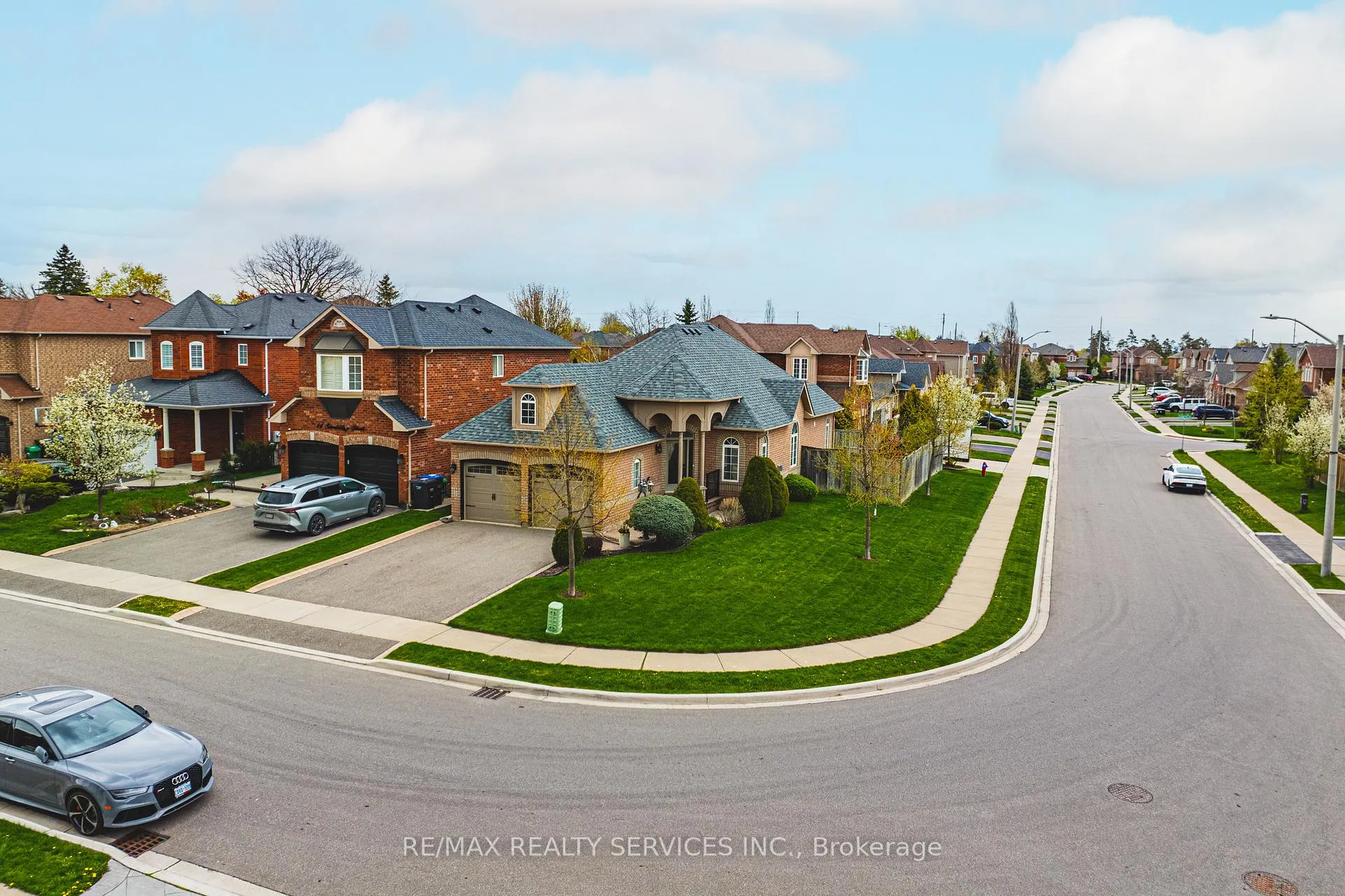 Photo 3 of 16 Sunridge Street, Brampton, Northwest Sandalwood Parkway — HOMEH