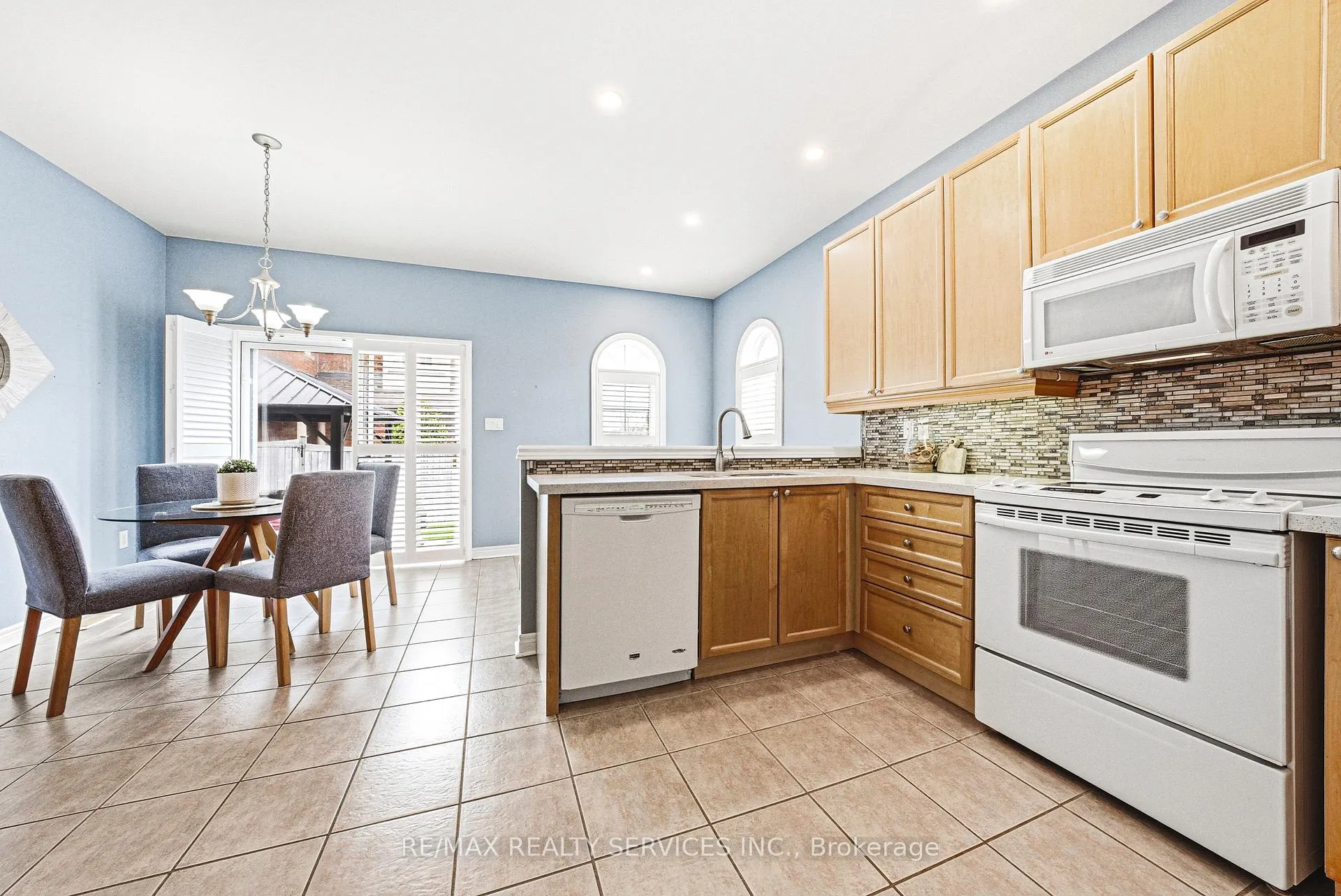 Photo 10 of 16 Sunridge Street, Brampton, Northwest Sandalwood Parkway — HOMEH