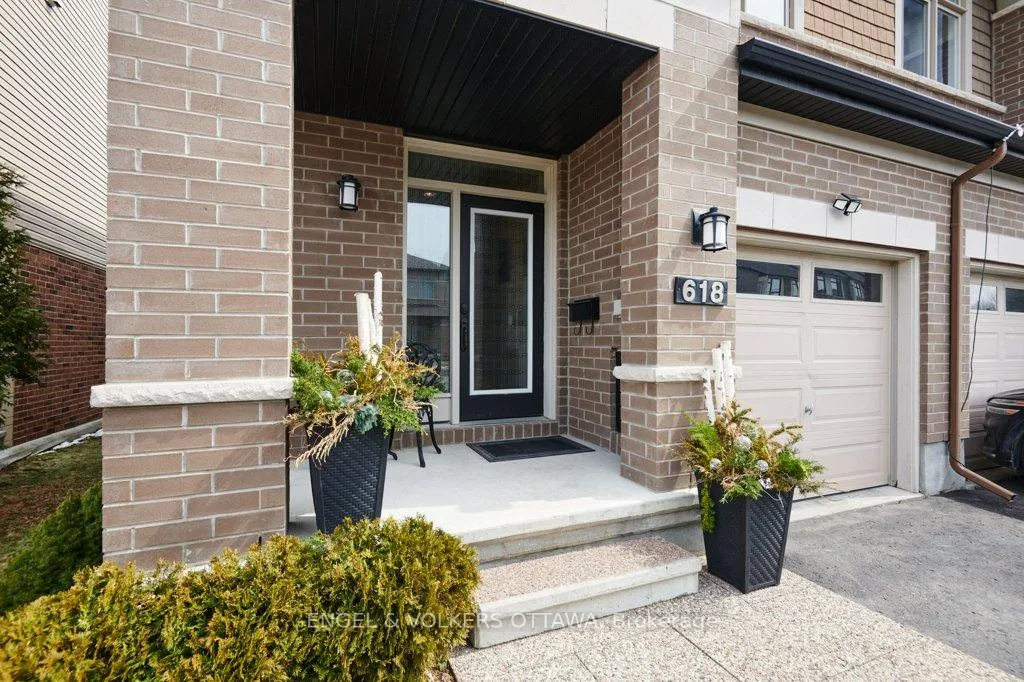 Photo 3 of 618 Guernsey Place, Ottawa, Riverside South/Gloucester Glen — HOMEH