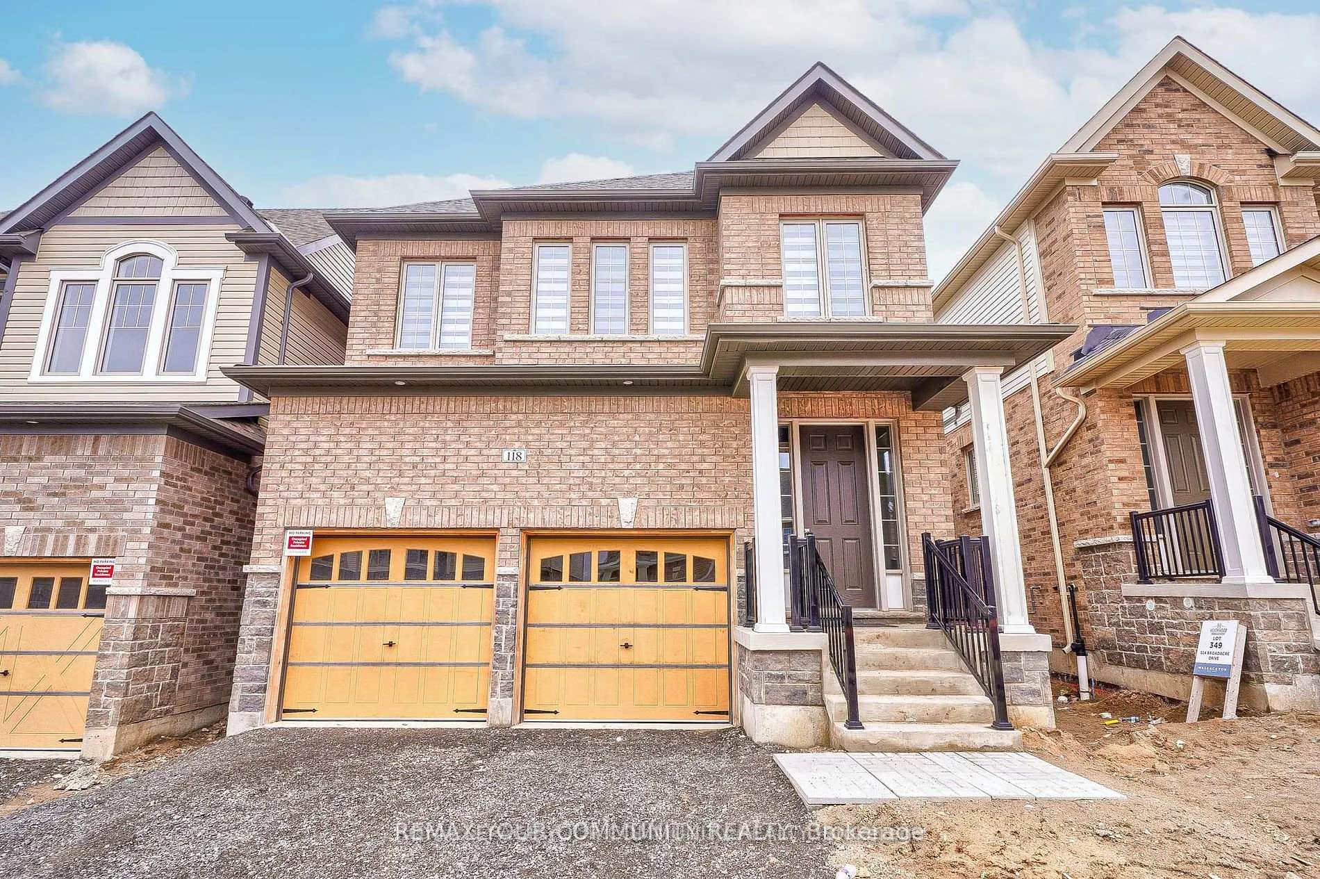 Photo 2 of 118 Broadacre Drive, Kitchener — HOMEH